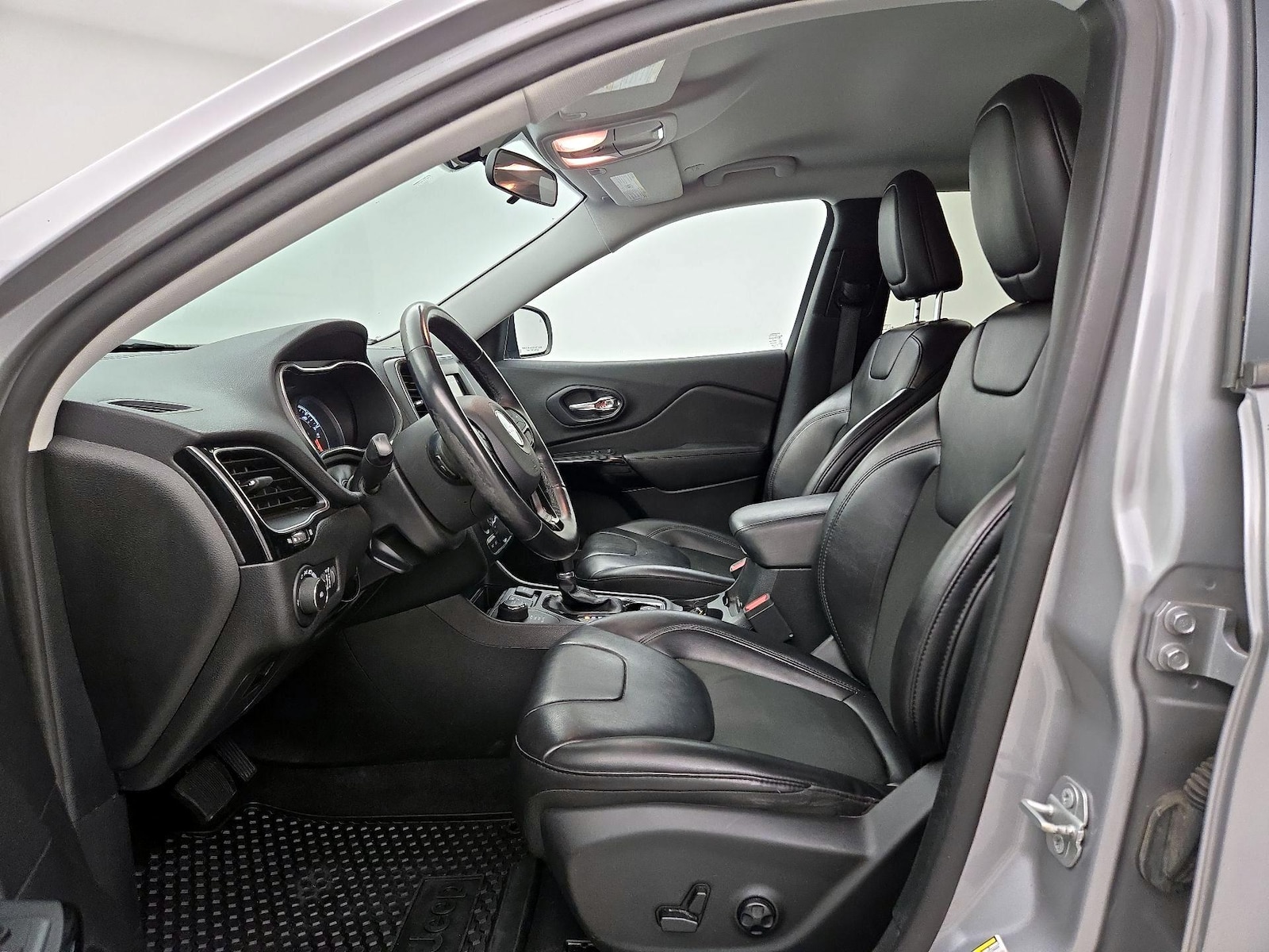2020 Jeep Cherokee Latitude Plus - Photo 12