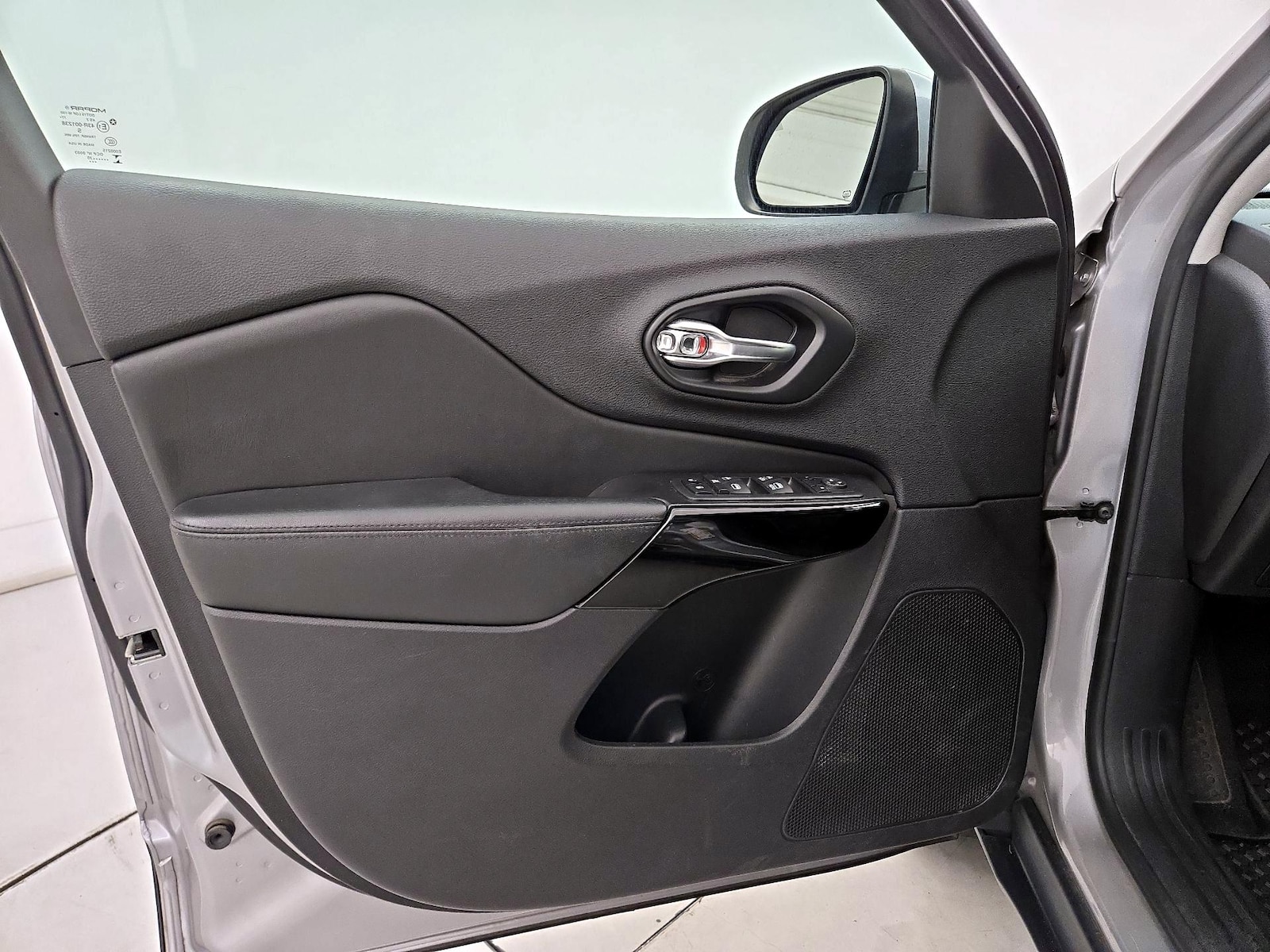 2020 Jeep Cherokee Latitude Plus - Photo 13