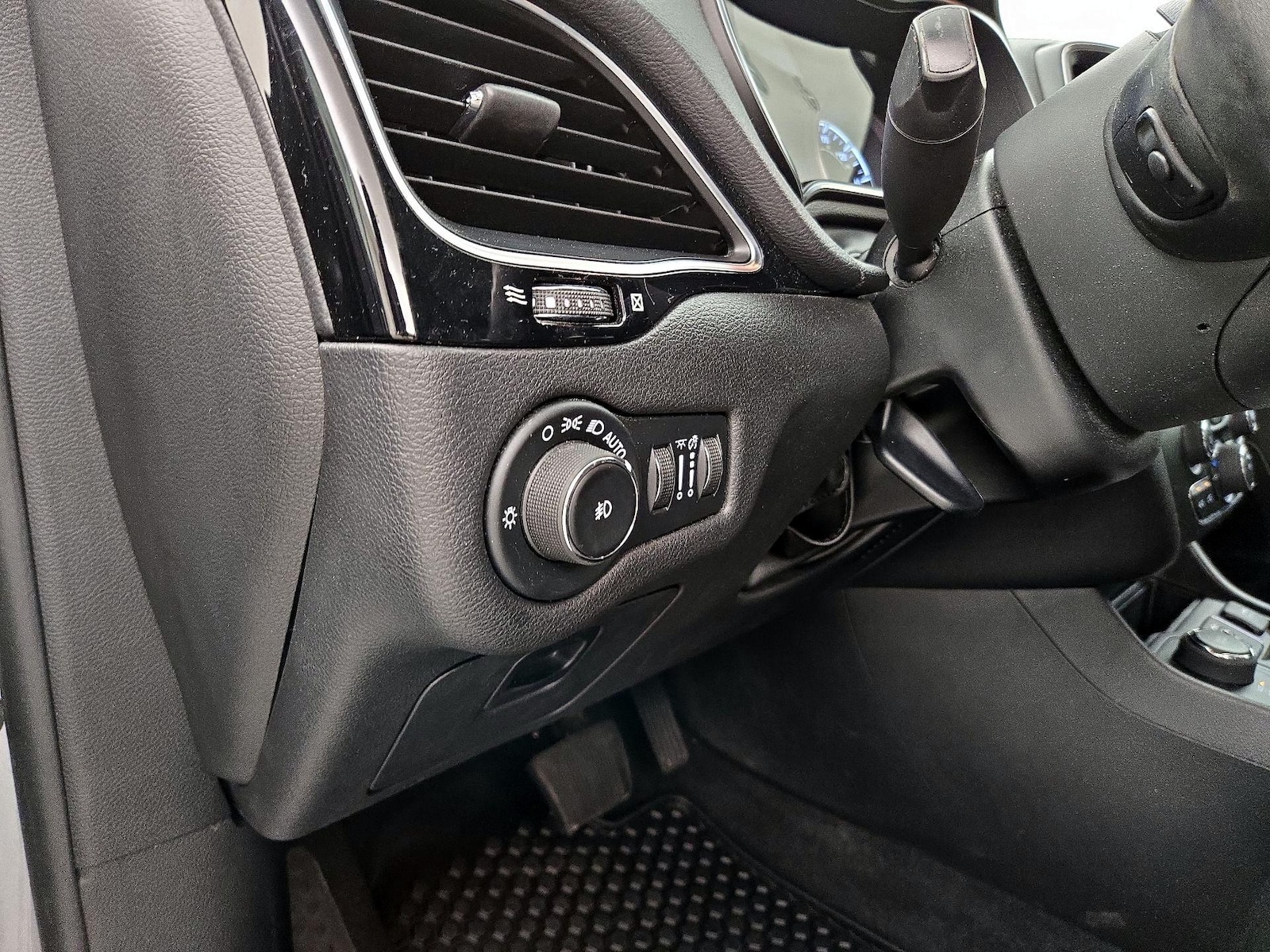2020 Jeep Cherokee Latitude Plus - Photo 14