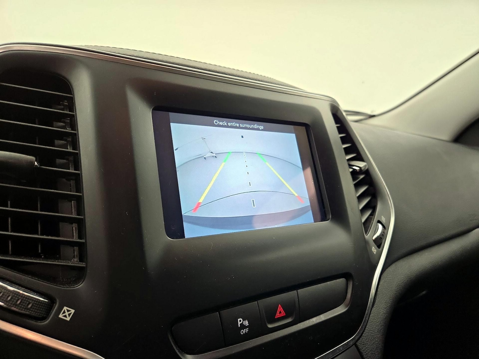 2020 Jeep Cherokee Latitude Plus - Photo 15