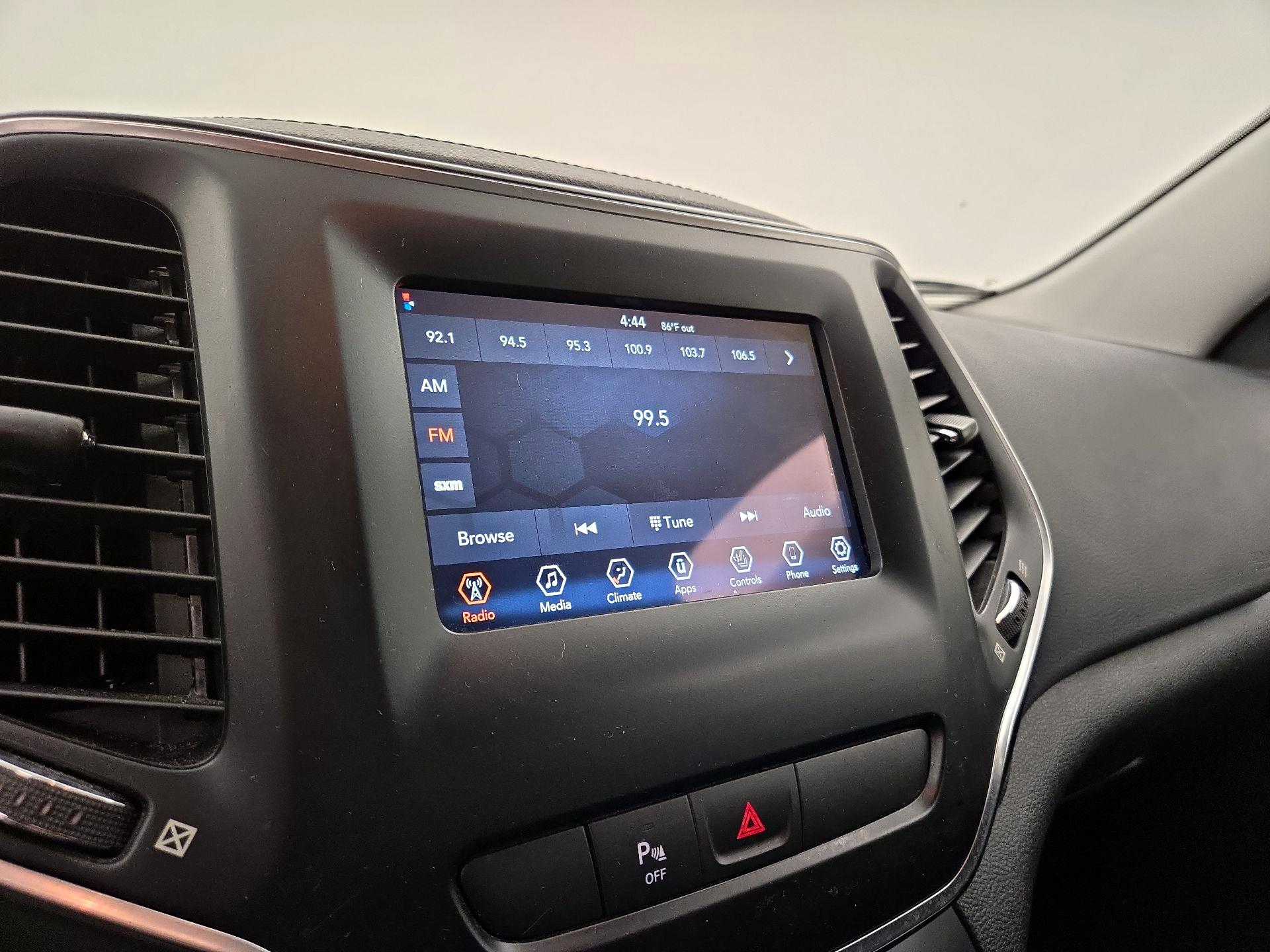Thumbnail: 2020 Jeep Cherokee - 15