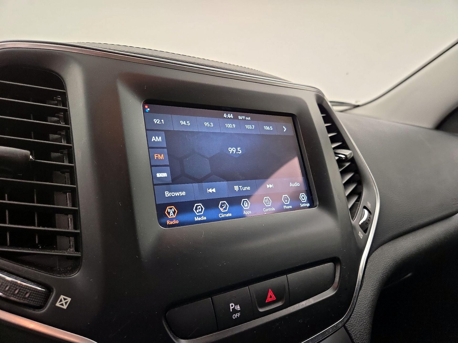 2020 Jeep Cherokee Latitude Plus - Photo 16