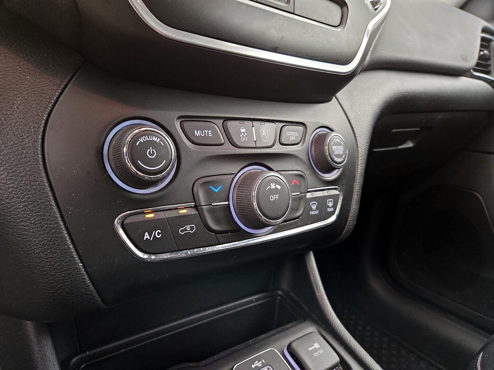 2020 Jeep Cherokee Latitude Plus - Photo 17