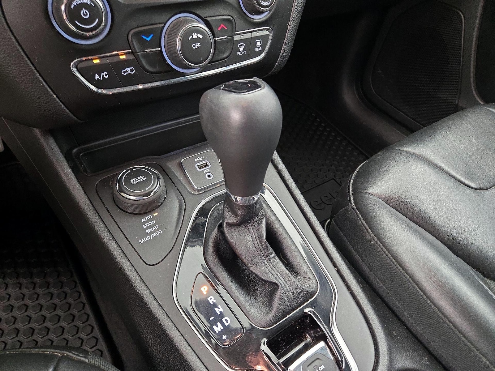 2020 Jeep Cherokee Latitude Plus - Photo 18