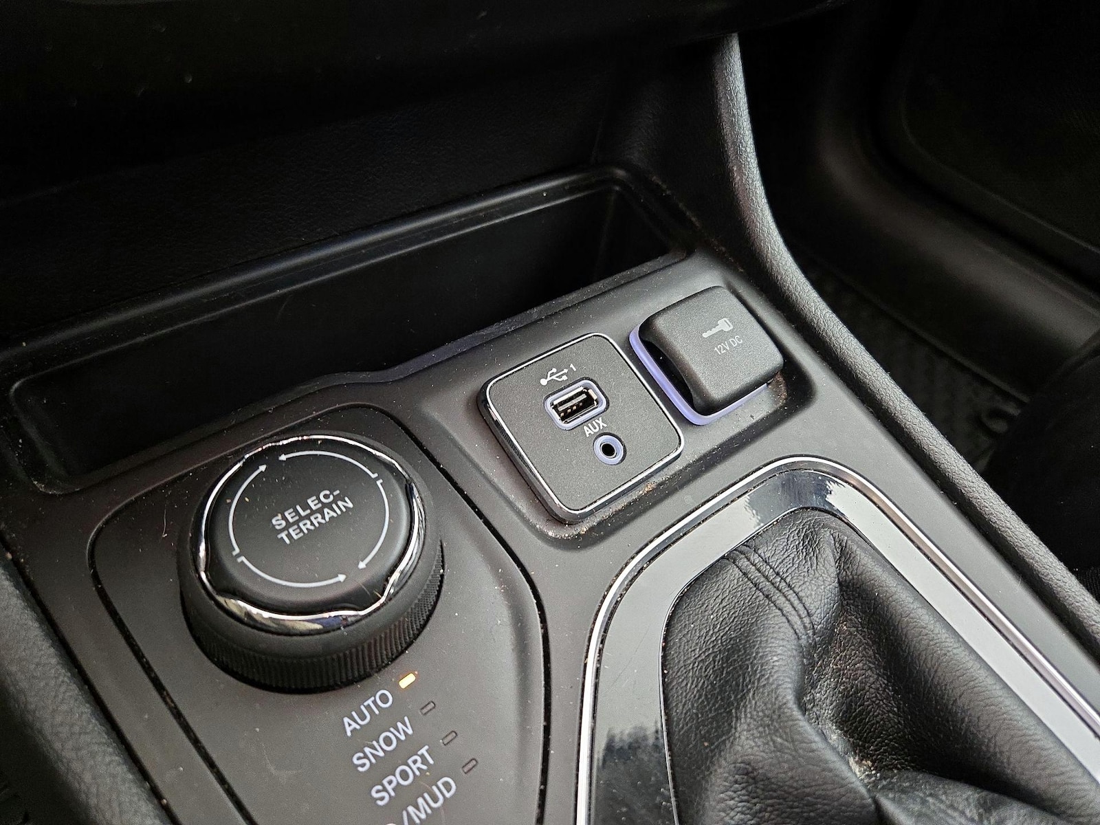 2020 Jeep Cherokee Latitude Plus - Photo 19