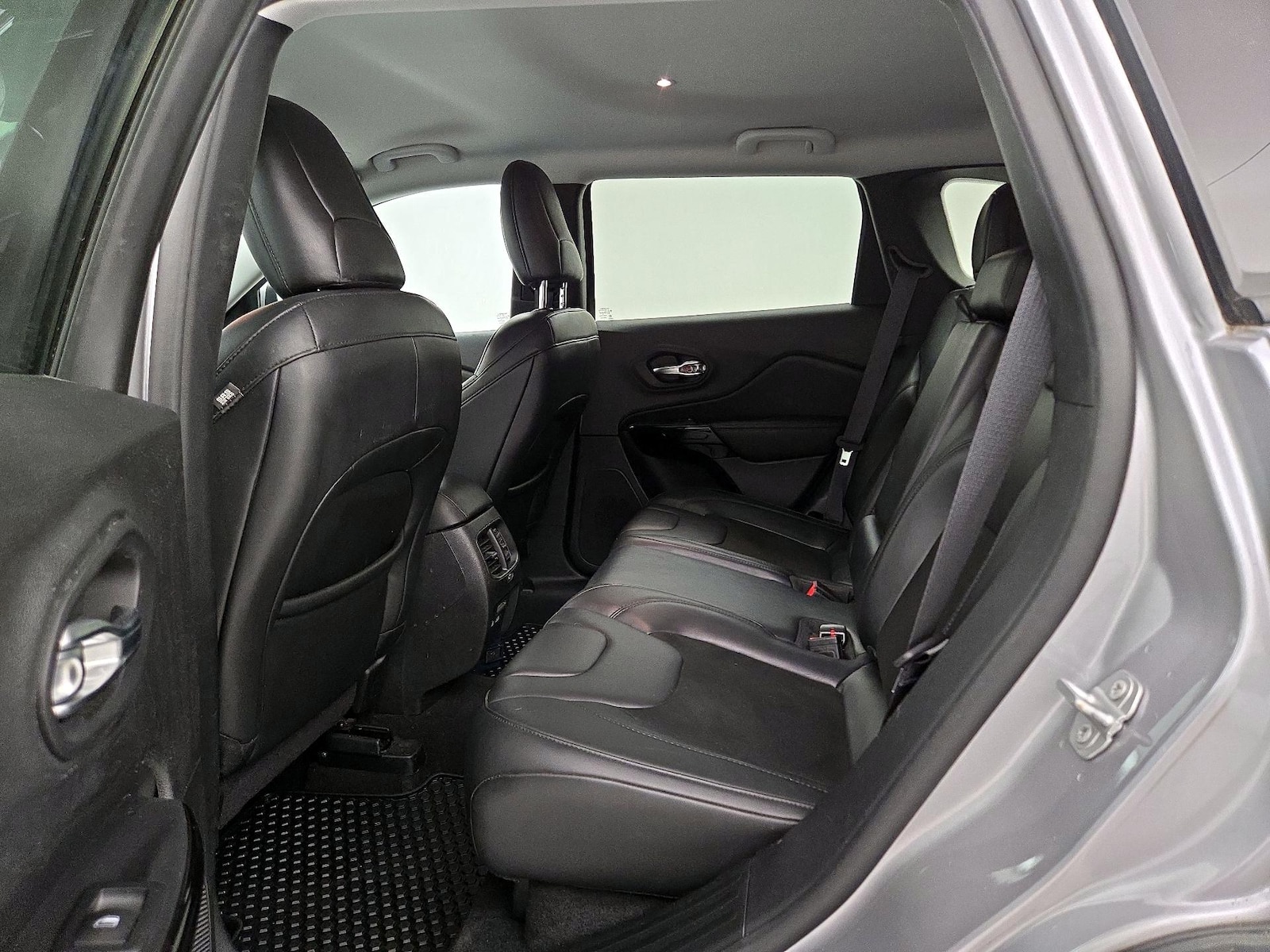 2020 Jeep Cherokee Latitude Plus - Photo 20