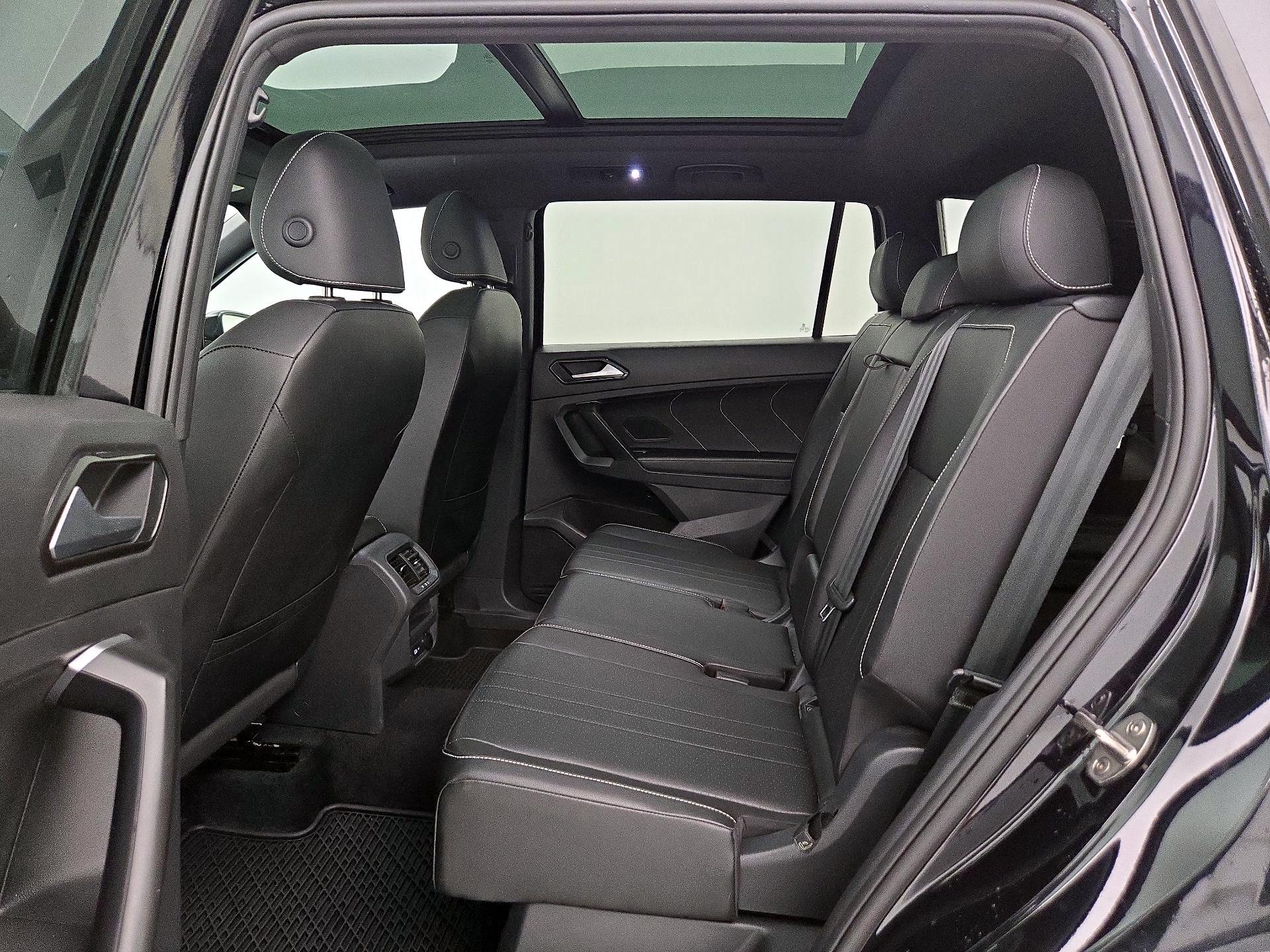 Thumbnail: 2023 Volkswagen Tiguan - 20
