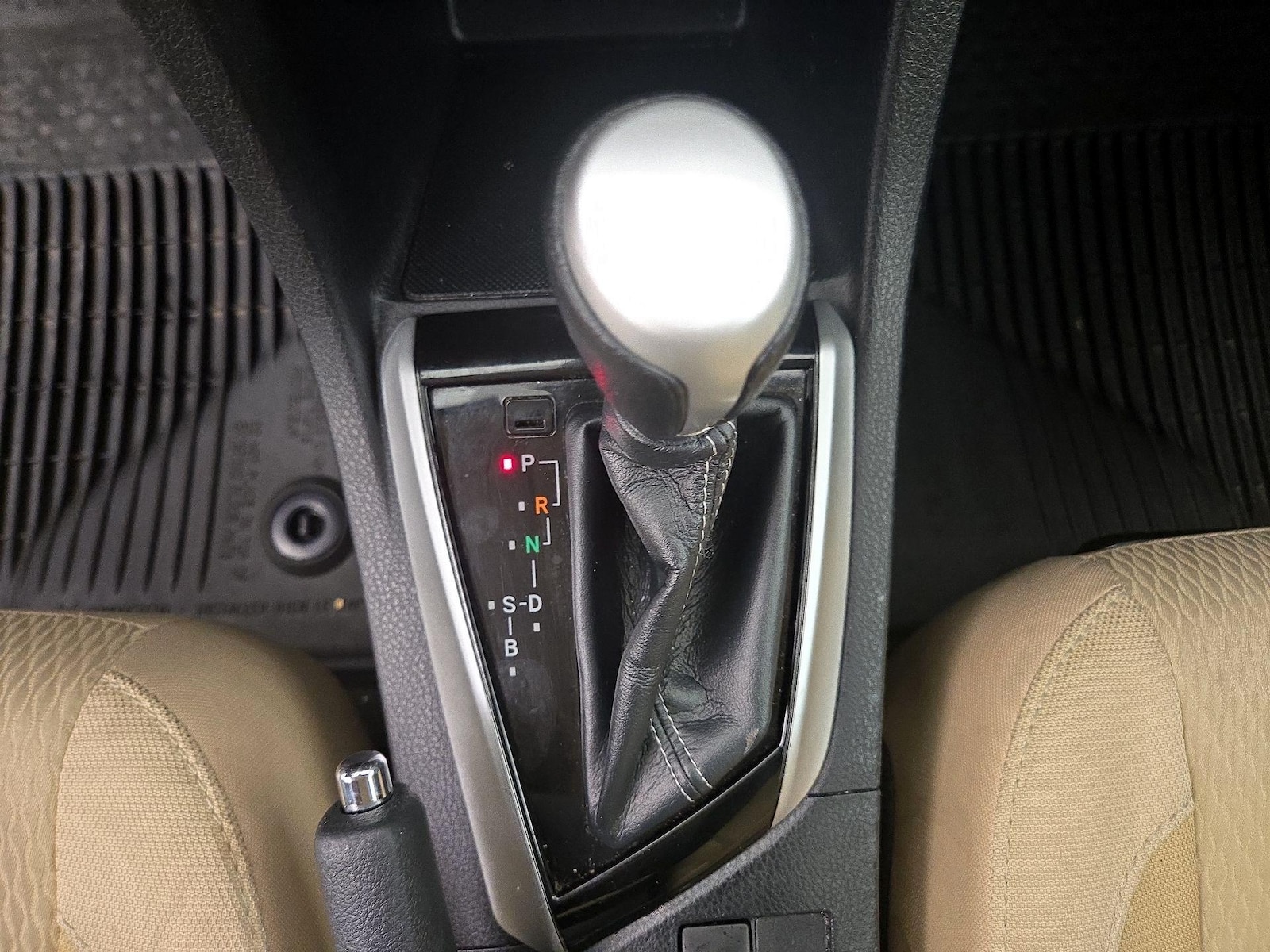 2018 Toyota Corolla LE - Photo 18