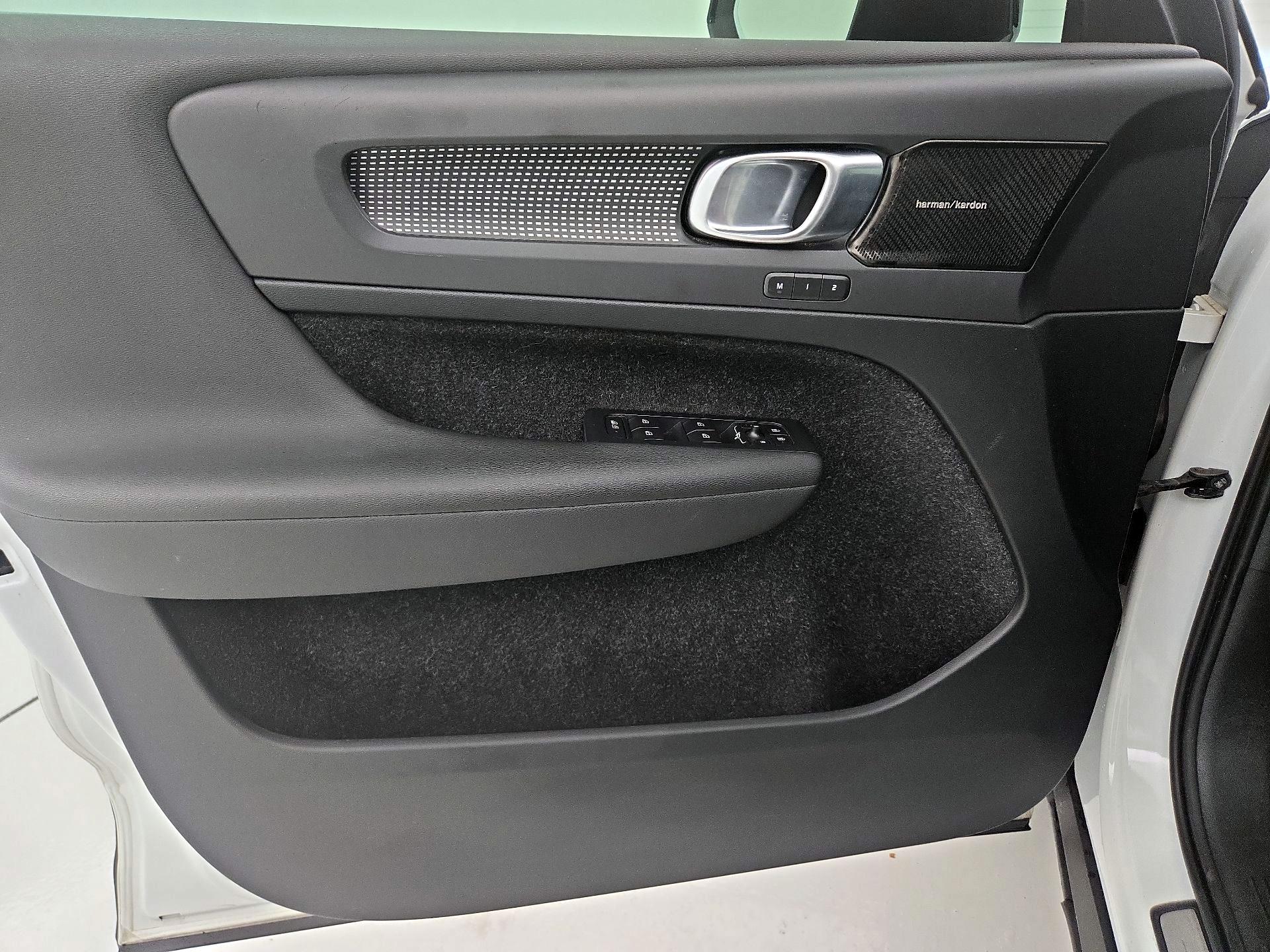 Thumbnail: 2019 Volvo XC40 - 12