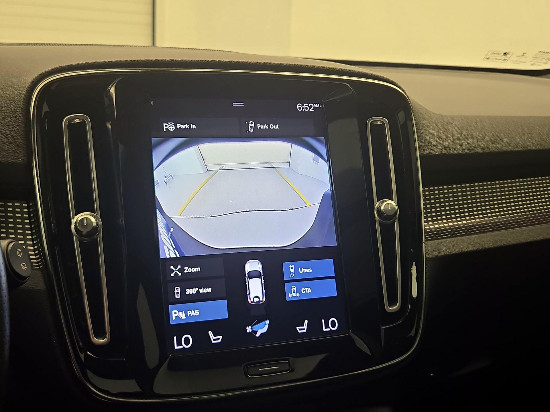 Thumbnail: 2019 Volvo XC40 - 15