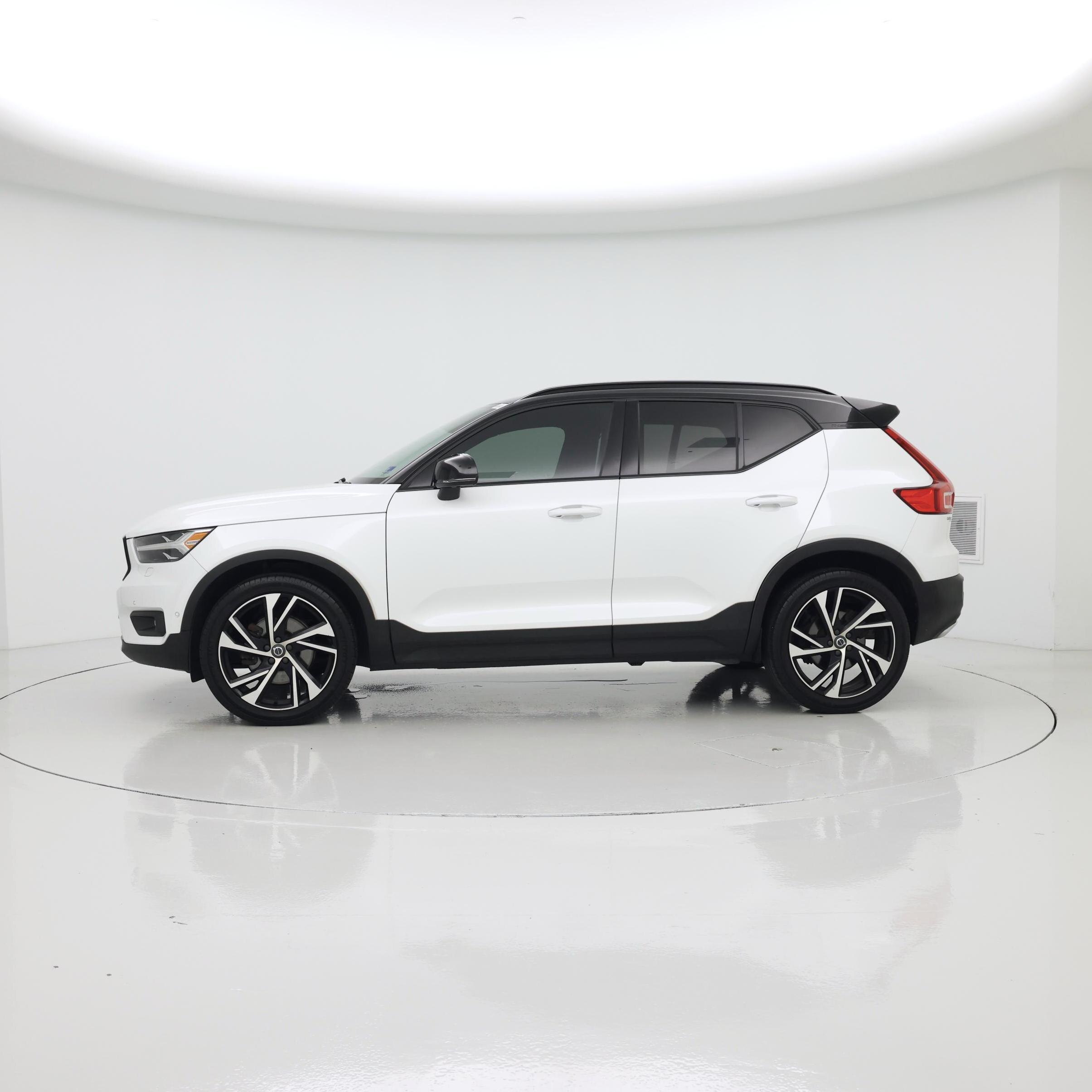 Thumbnail: 2019 Volvo XC40 - 3