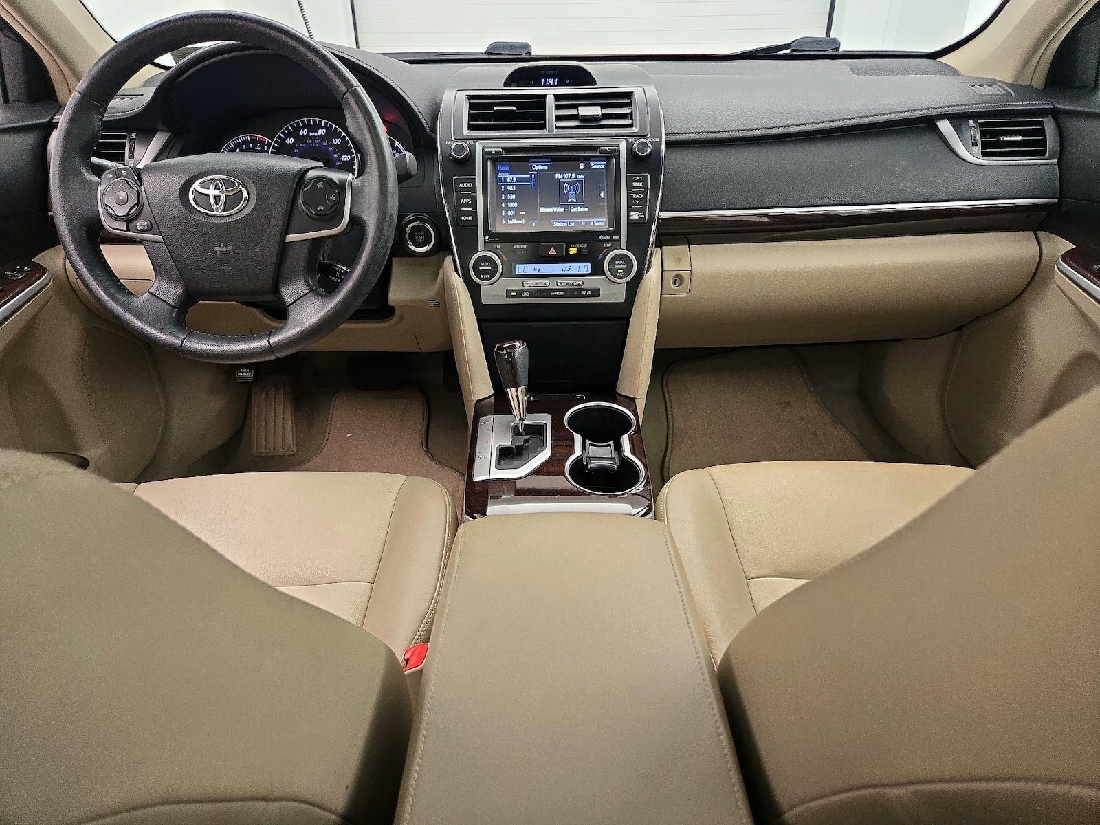 2014 Toyota Camry XLE - Photo 10