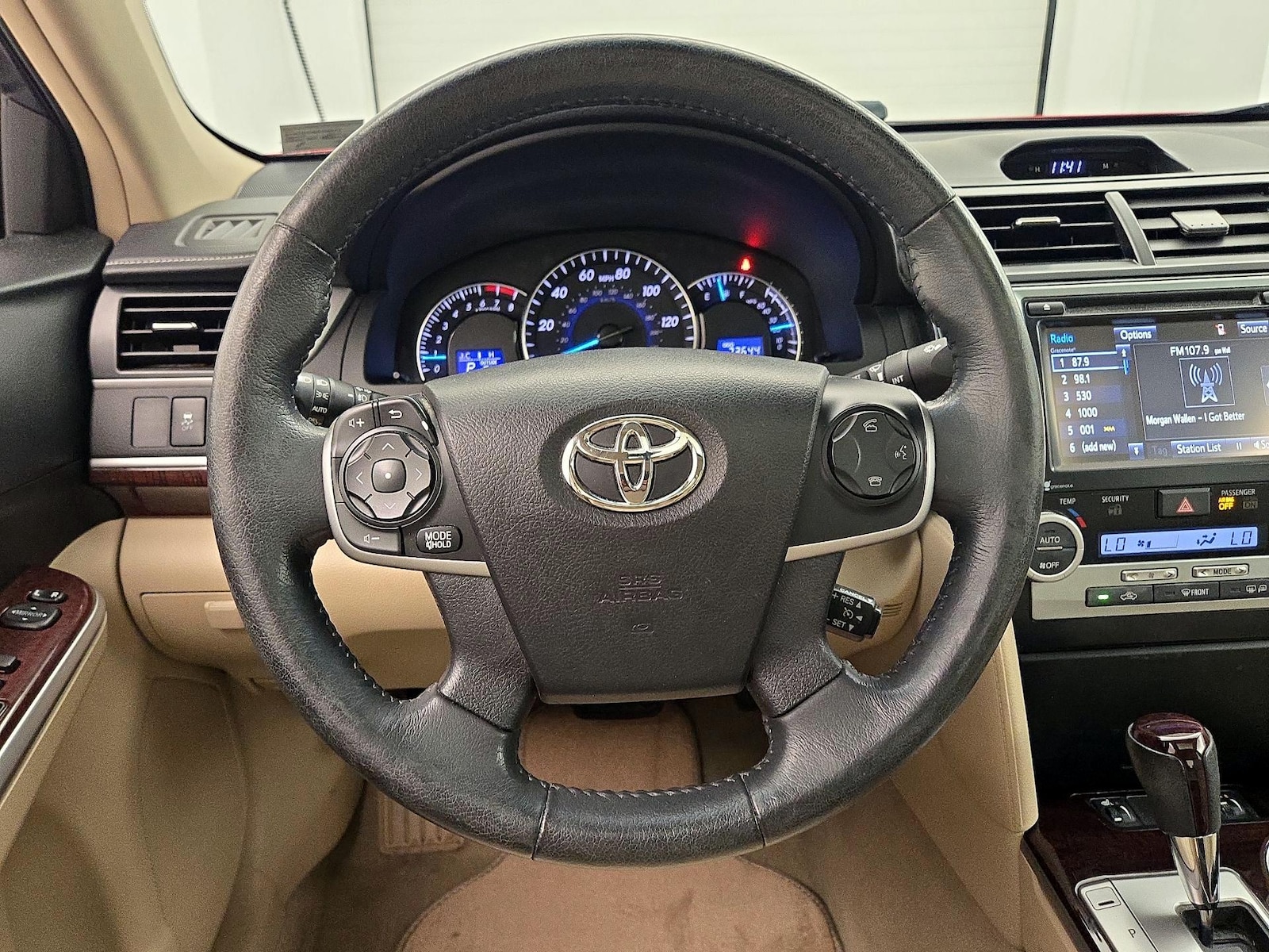2014 Toyota Camry XLE - Photo 11