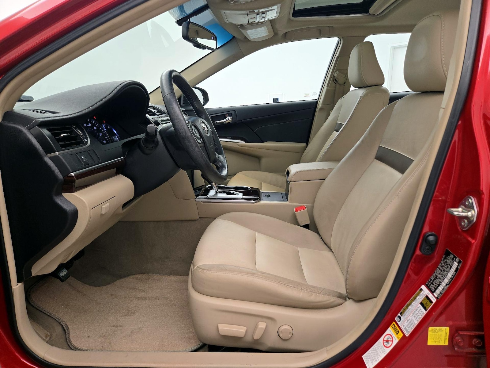 2014 Toyota Camry XLE - Photo 12