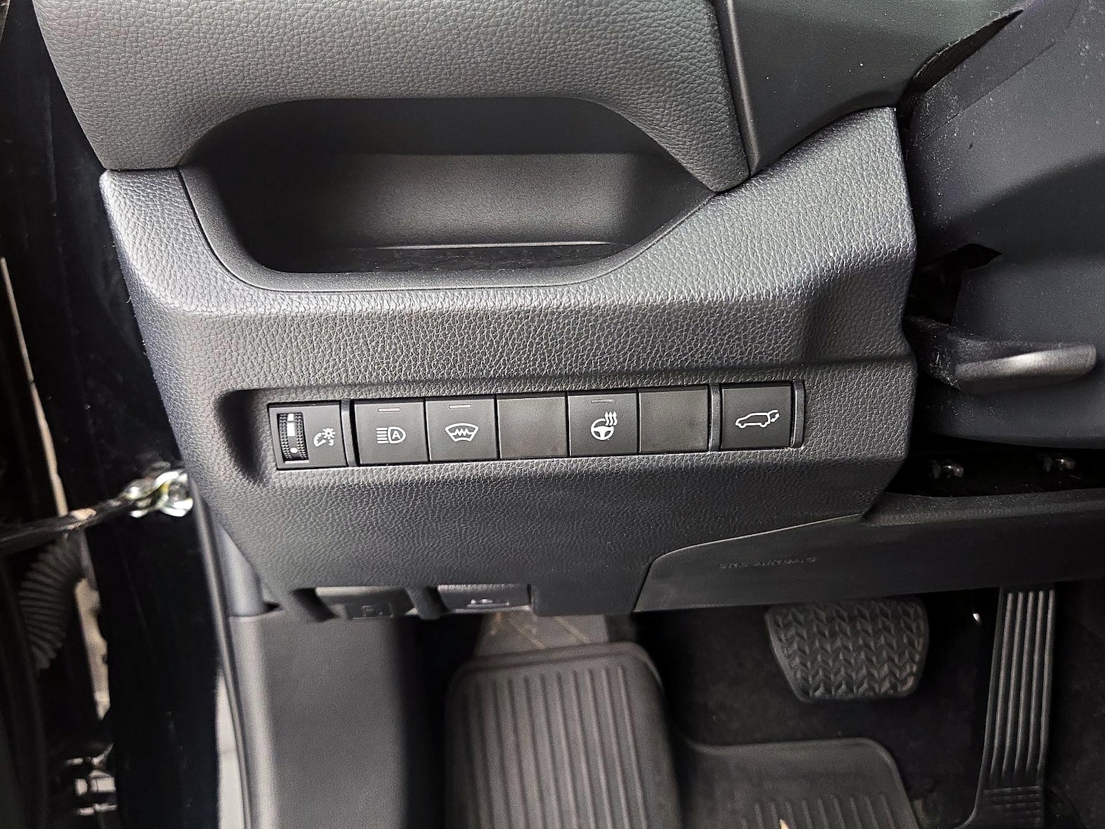 2023 Toyota RAV4 XLE Premium - Photo 14