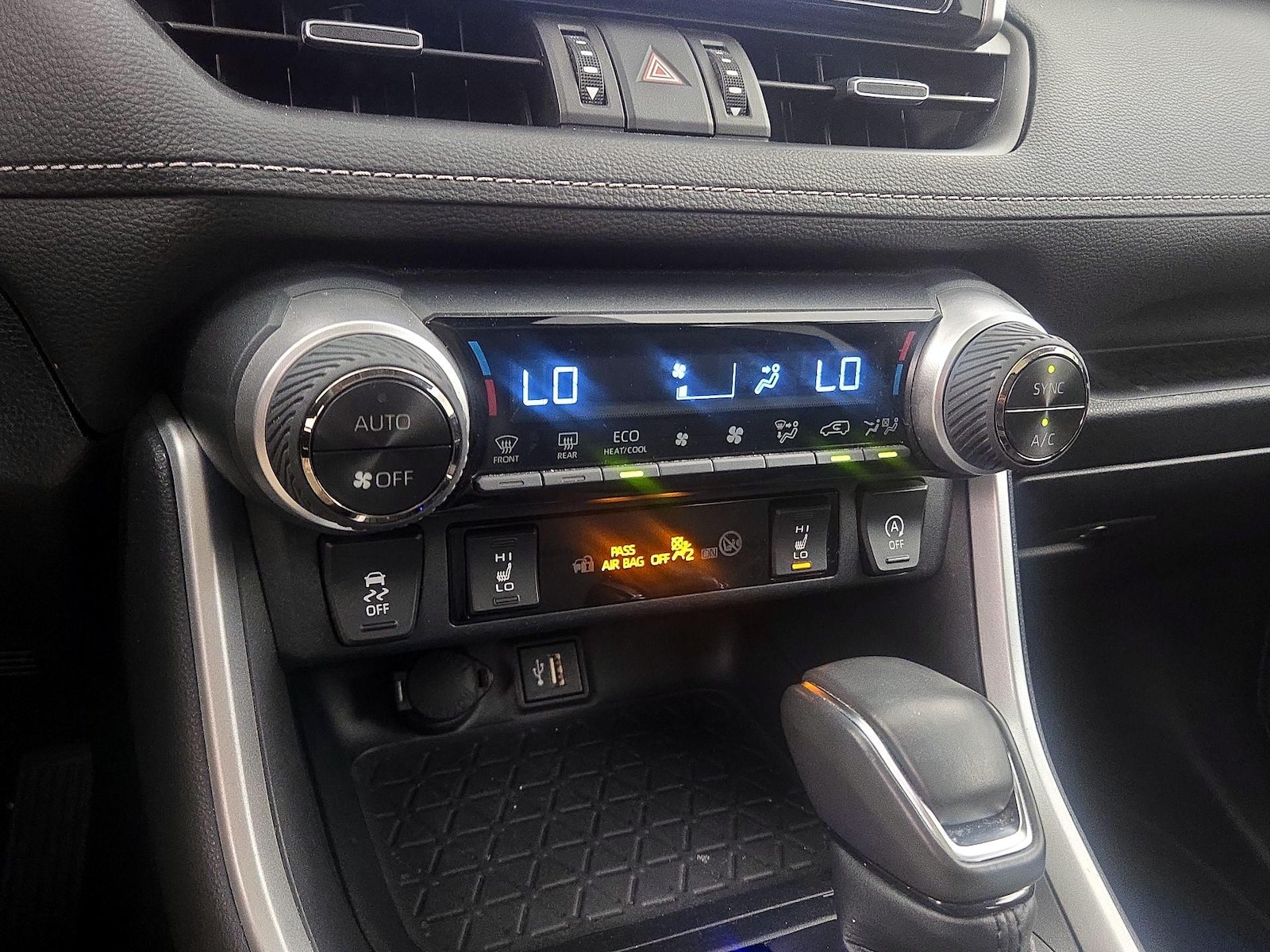 2023 Toyota RAV4 XLE Premium - Photo 17