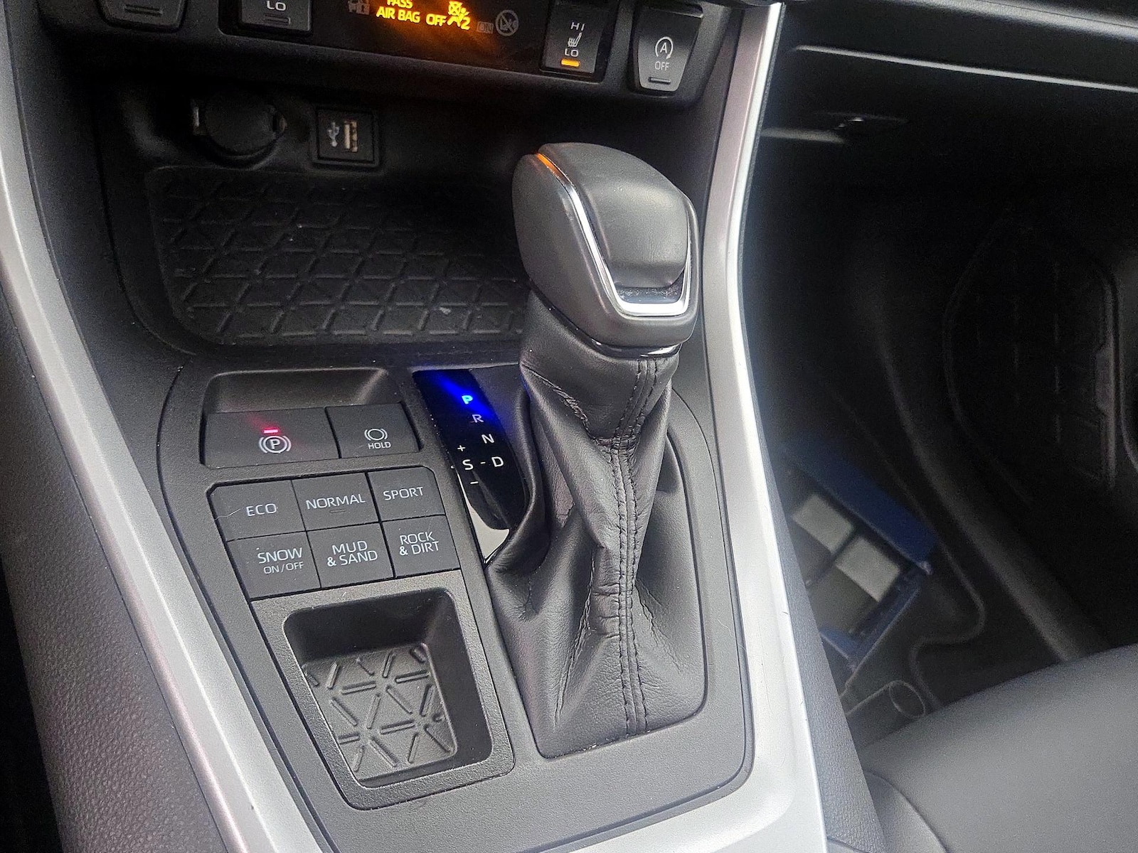 2023 Toyota RAV4 XLE Premium - Photo 18