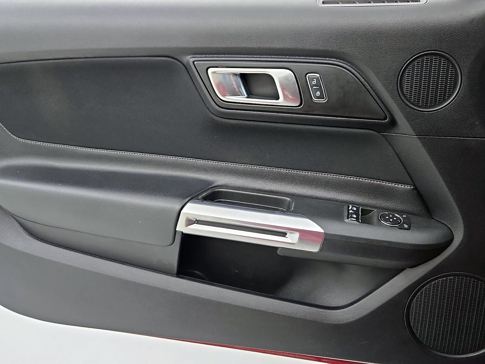 2019 Ford Mustang EcoBoost - Photo 13