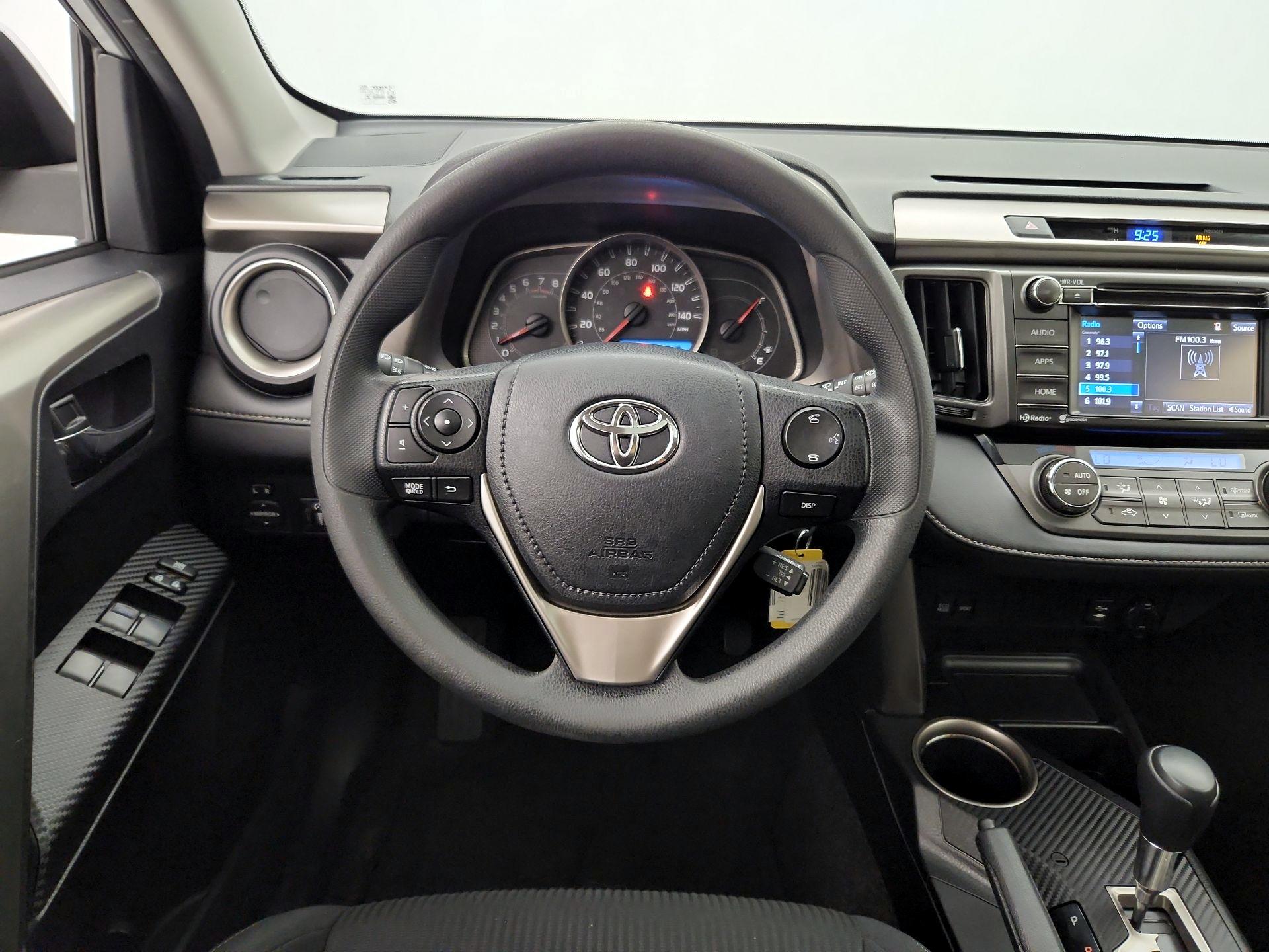 Thumbnail: 2015 Toyota RAV4 - 10