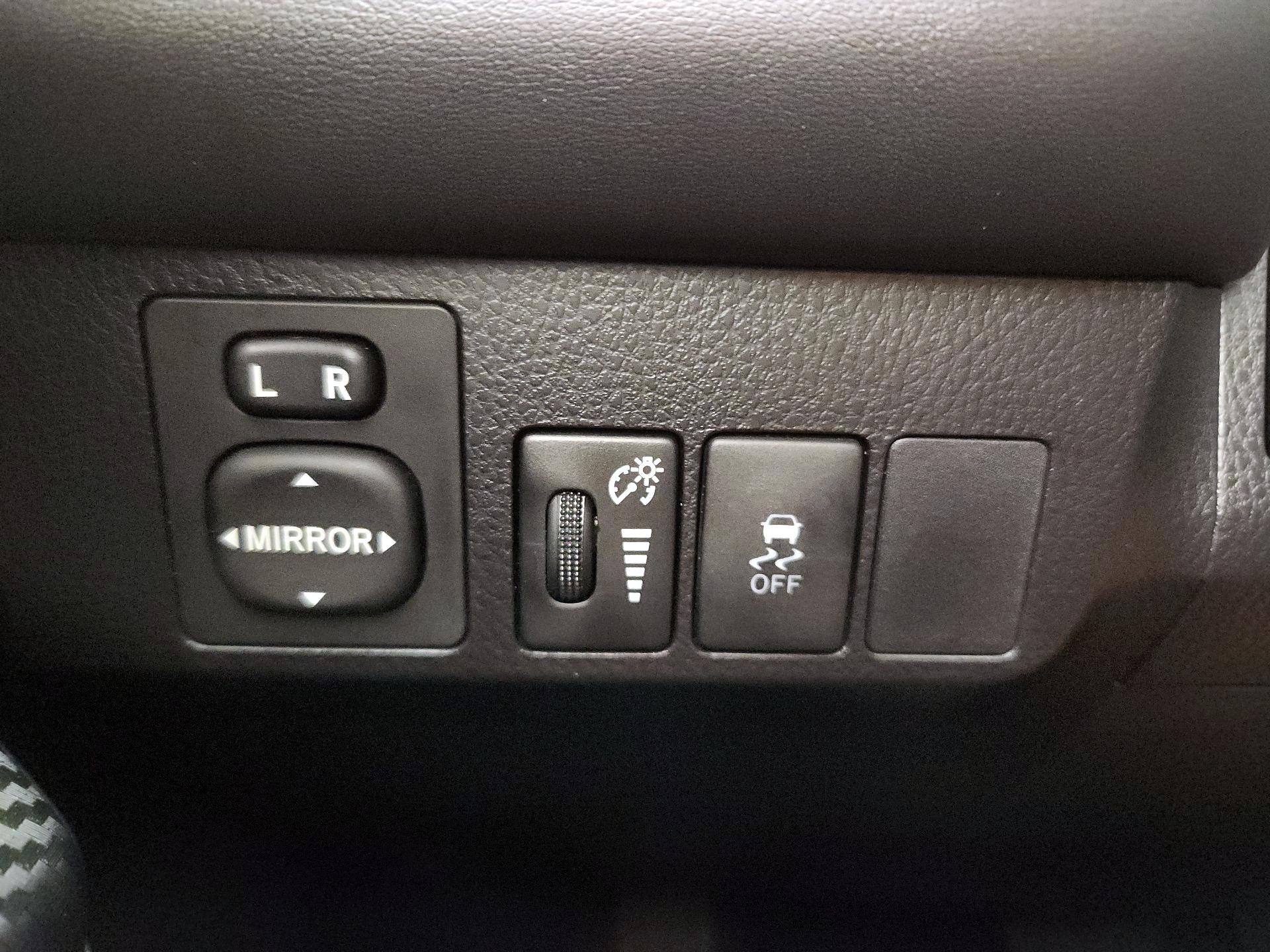 Thumbnail: 2015 Toyota RAV4 - 13