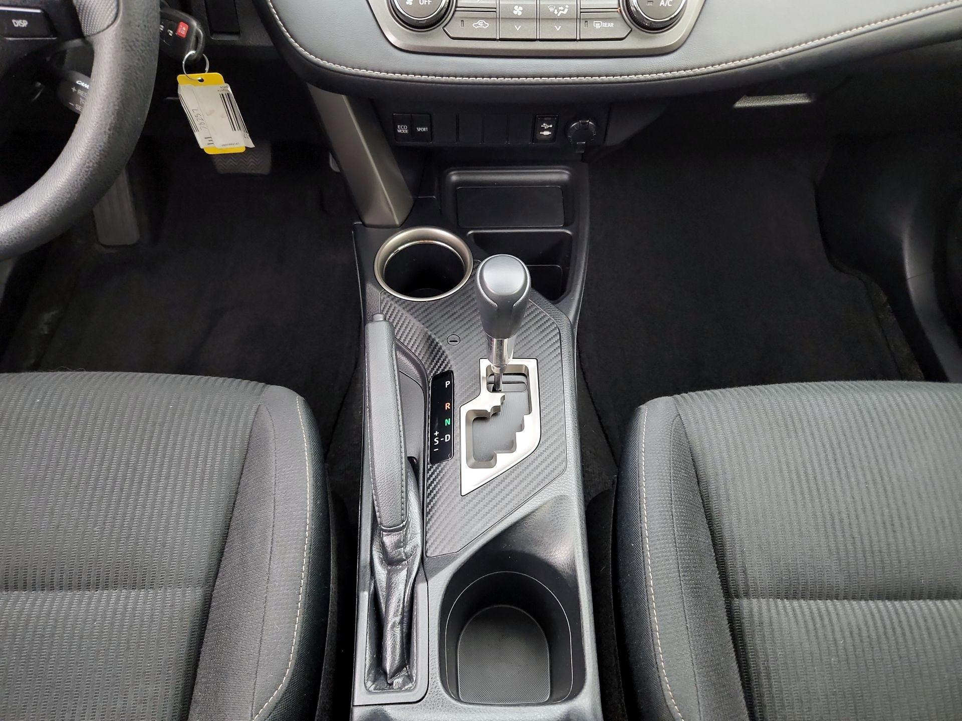 Thumbnail: 2015 Toyota RAV4 - 17