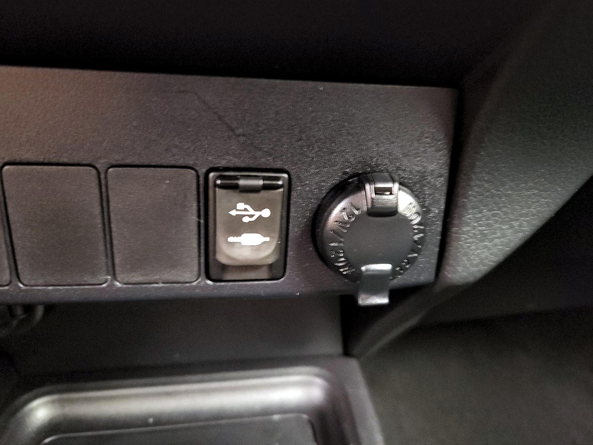 Thumbnail: 2015 Toyota RAV4 - 18