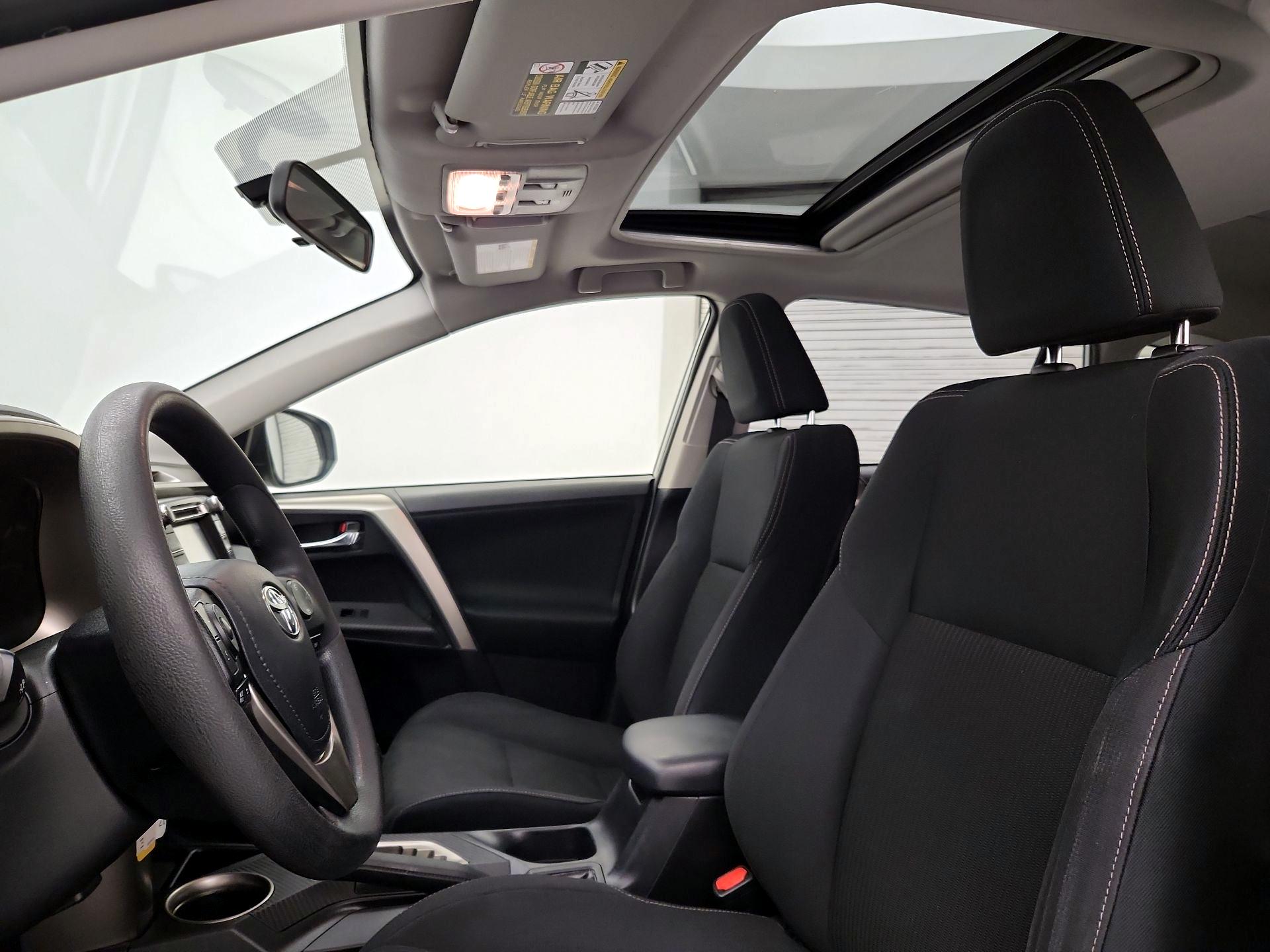 Thumbnail: 2015 Toyota RAV4 - 19