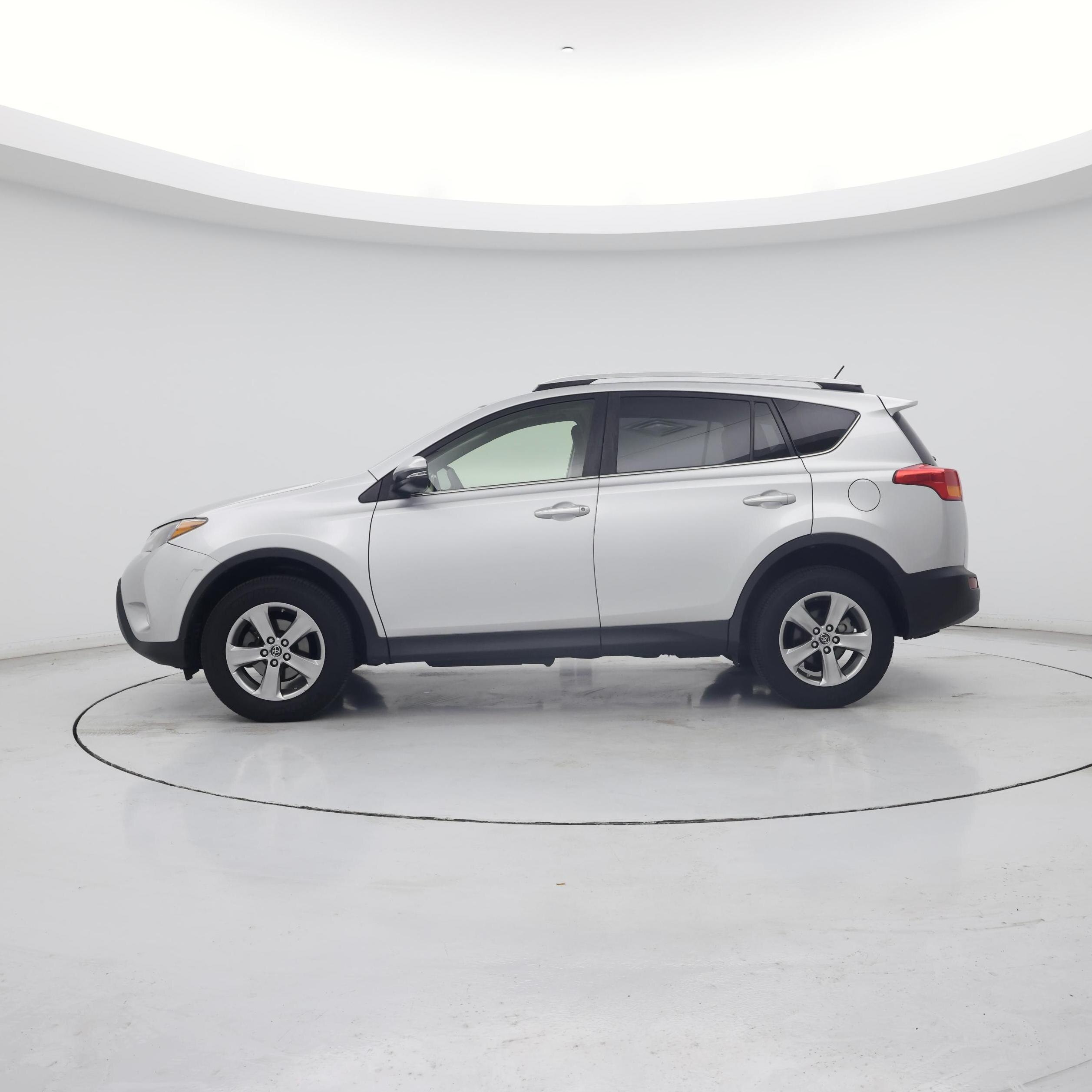 Thumbnail: 2015 Toyota RAV4 - 3