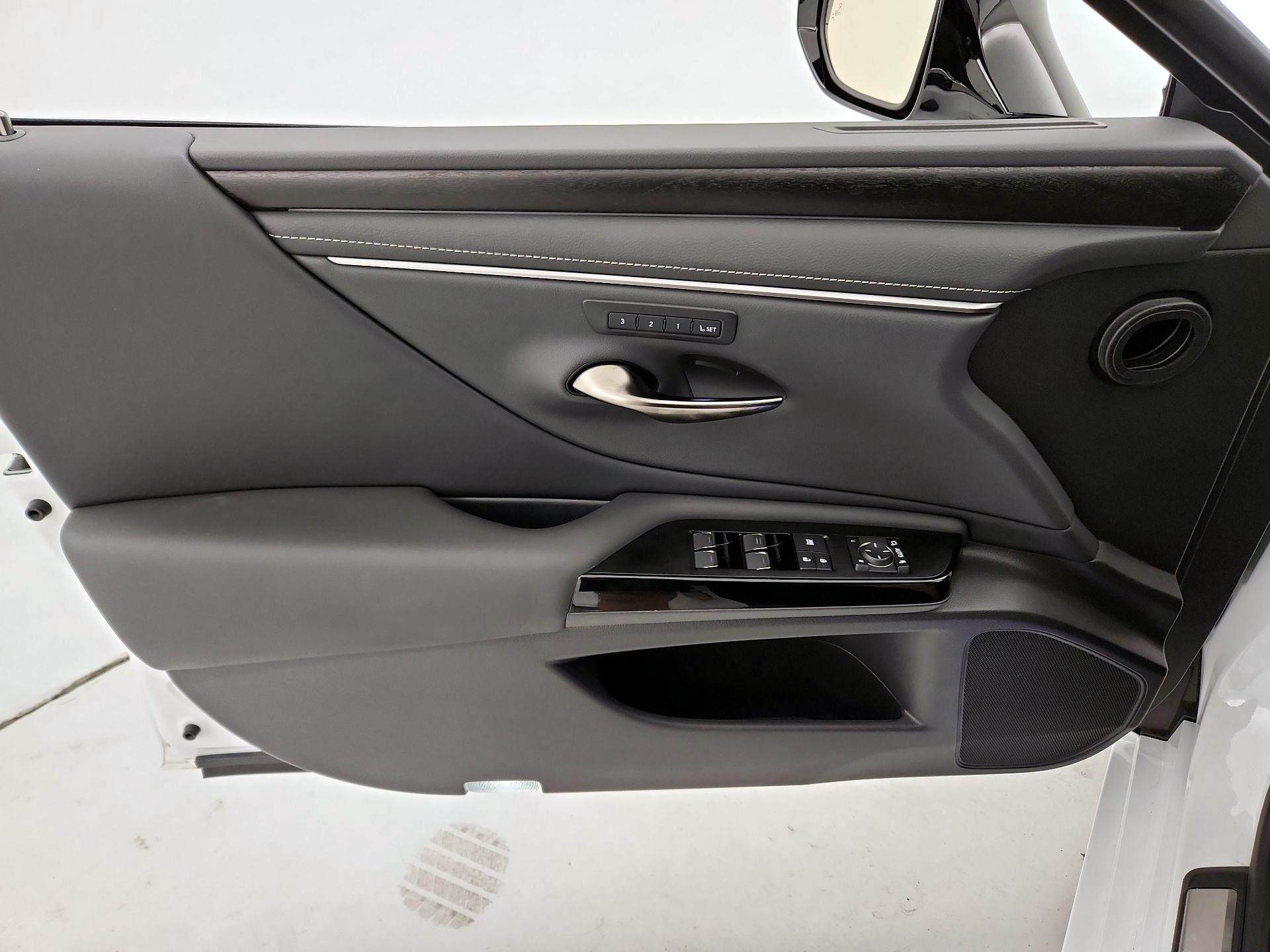Thumbnail: 2025 Lexus ES - 12