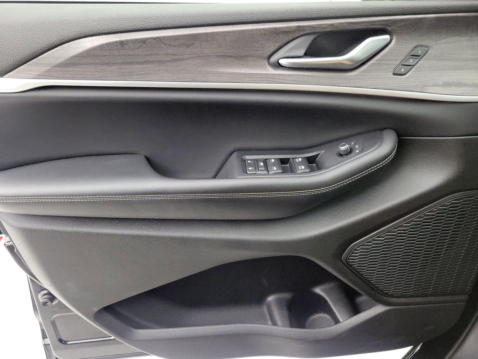 Thumbnail: 2023 Jeep Grand Cherokee - 12