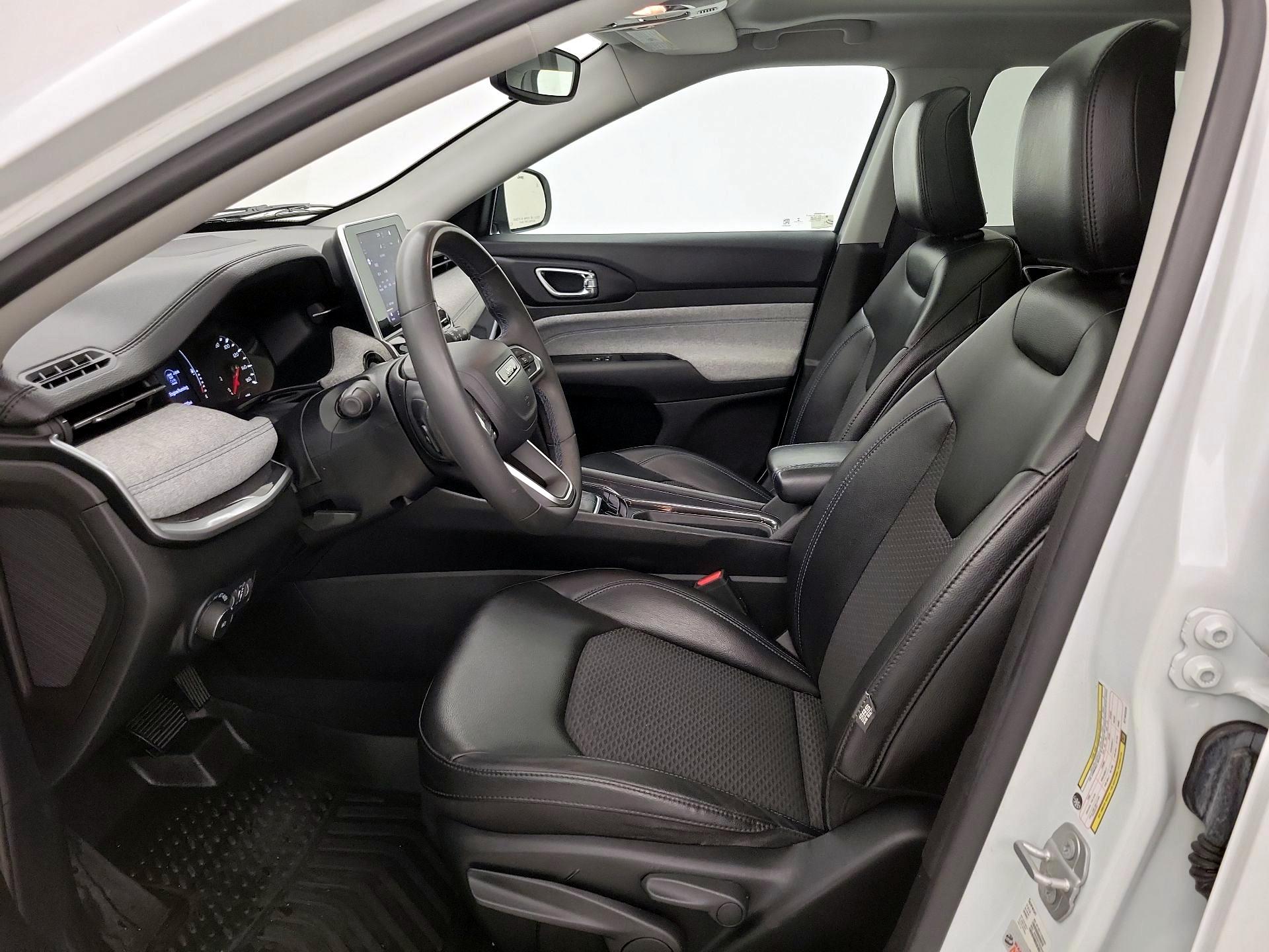 Thumbnail: 2022 Jeep Compass - 11