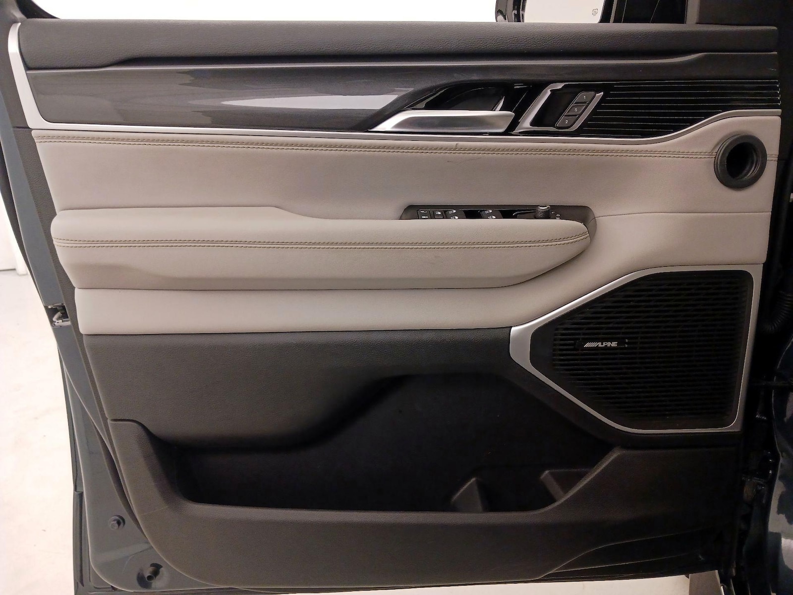 2023 Jeep Wagoneer Series I - Photo 13