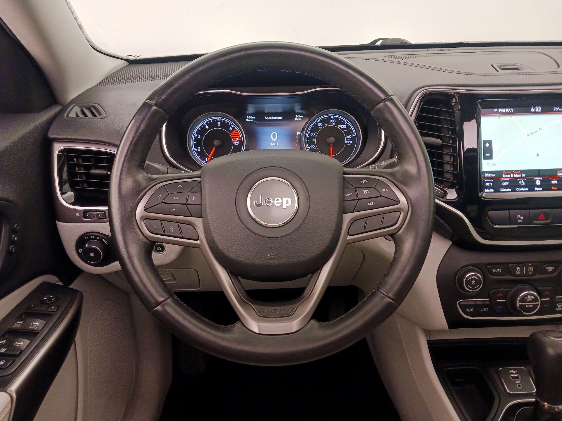 Thumbnail: 2020 Jeep Cherokee - 10