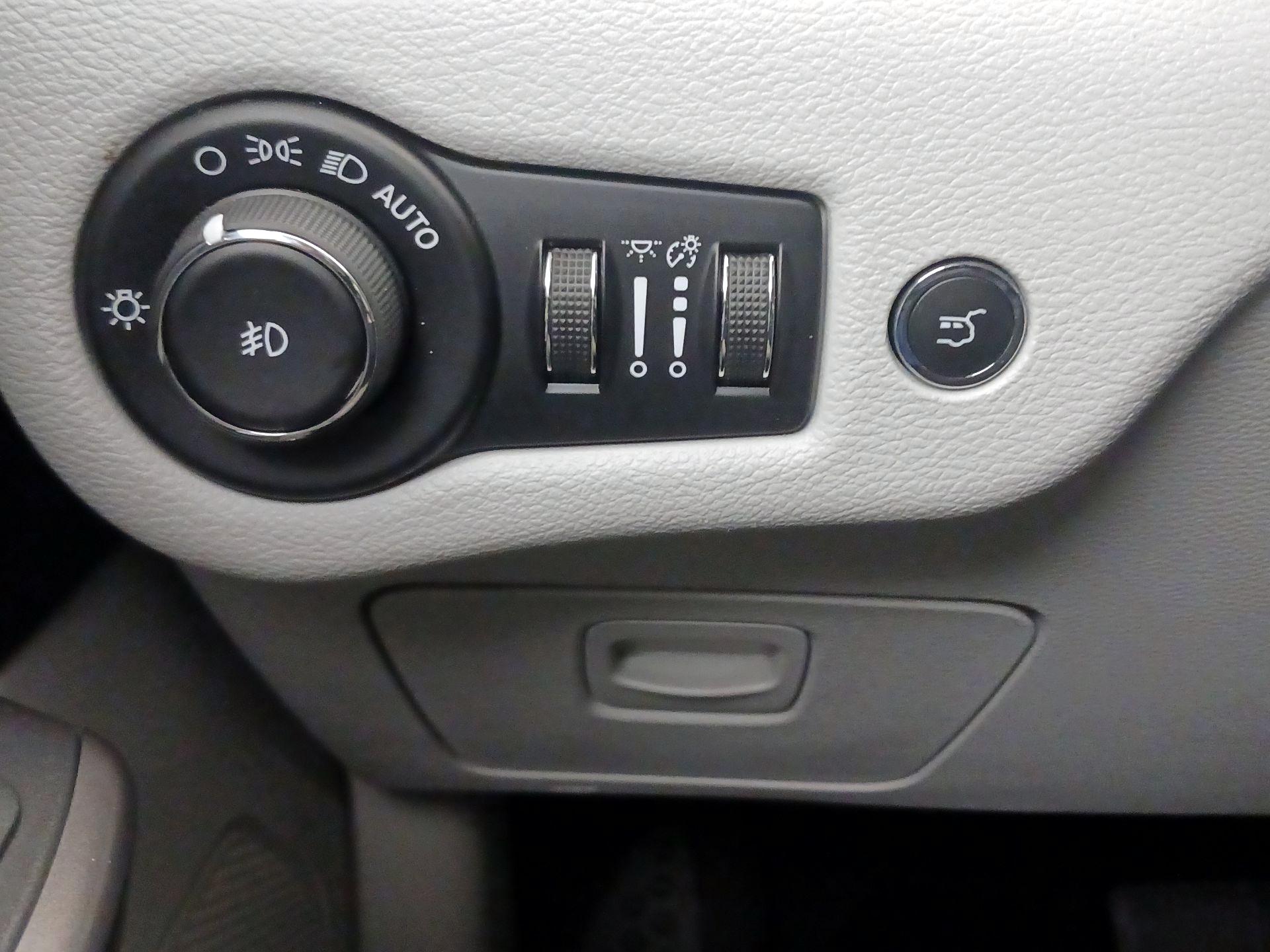 Thumbnail: 2020 Jeep Cherokee - 13