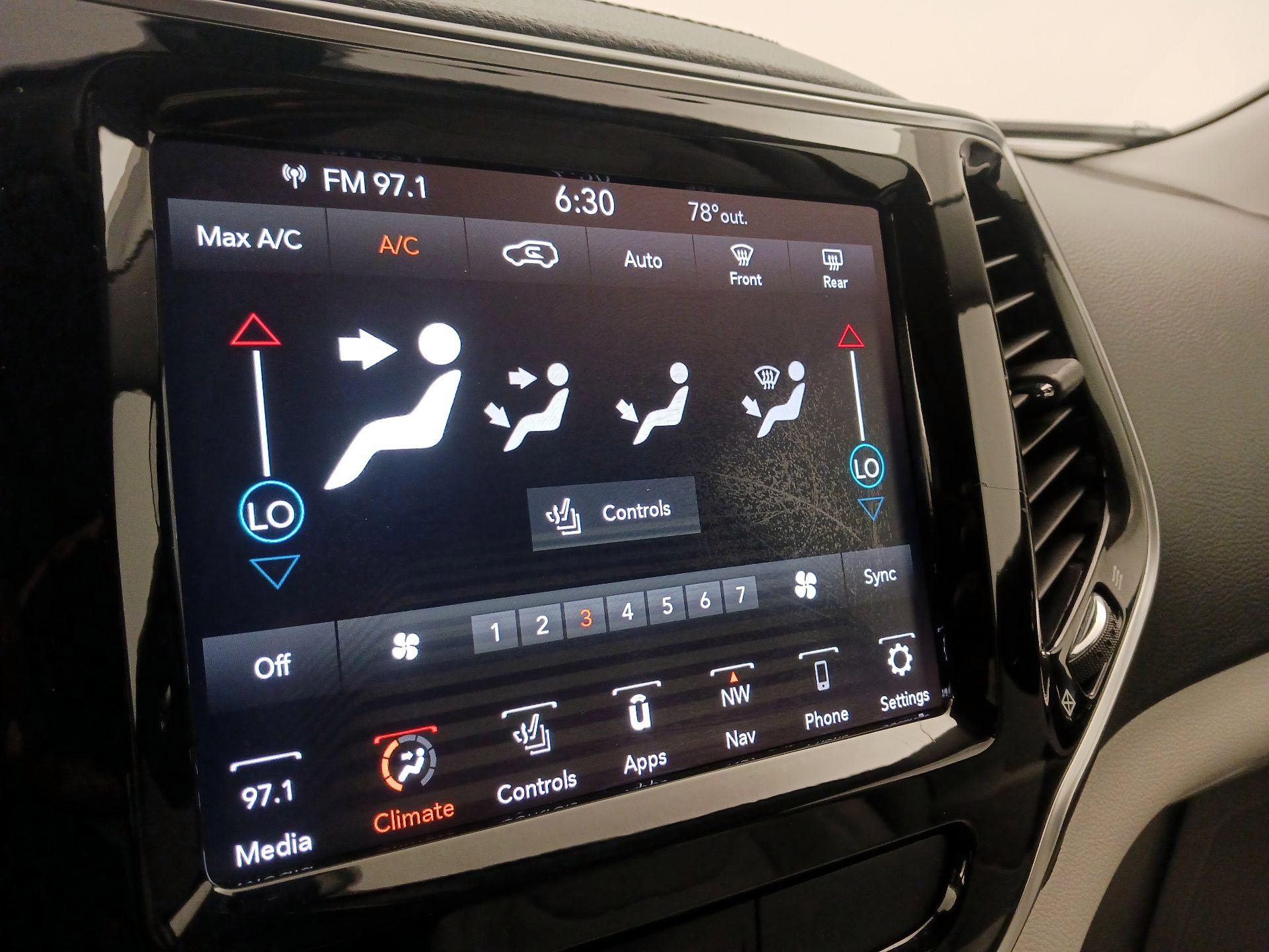 Thumbnail: 2020 Jeep Cherokee - 17