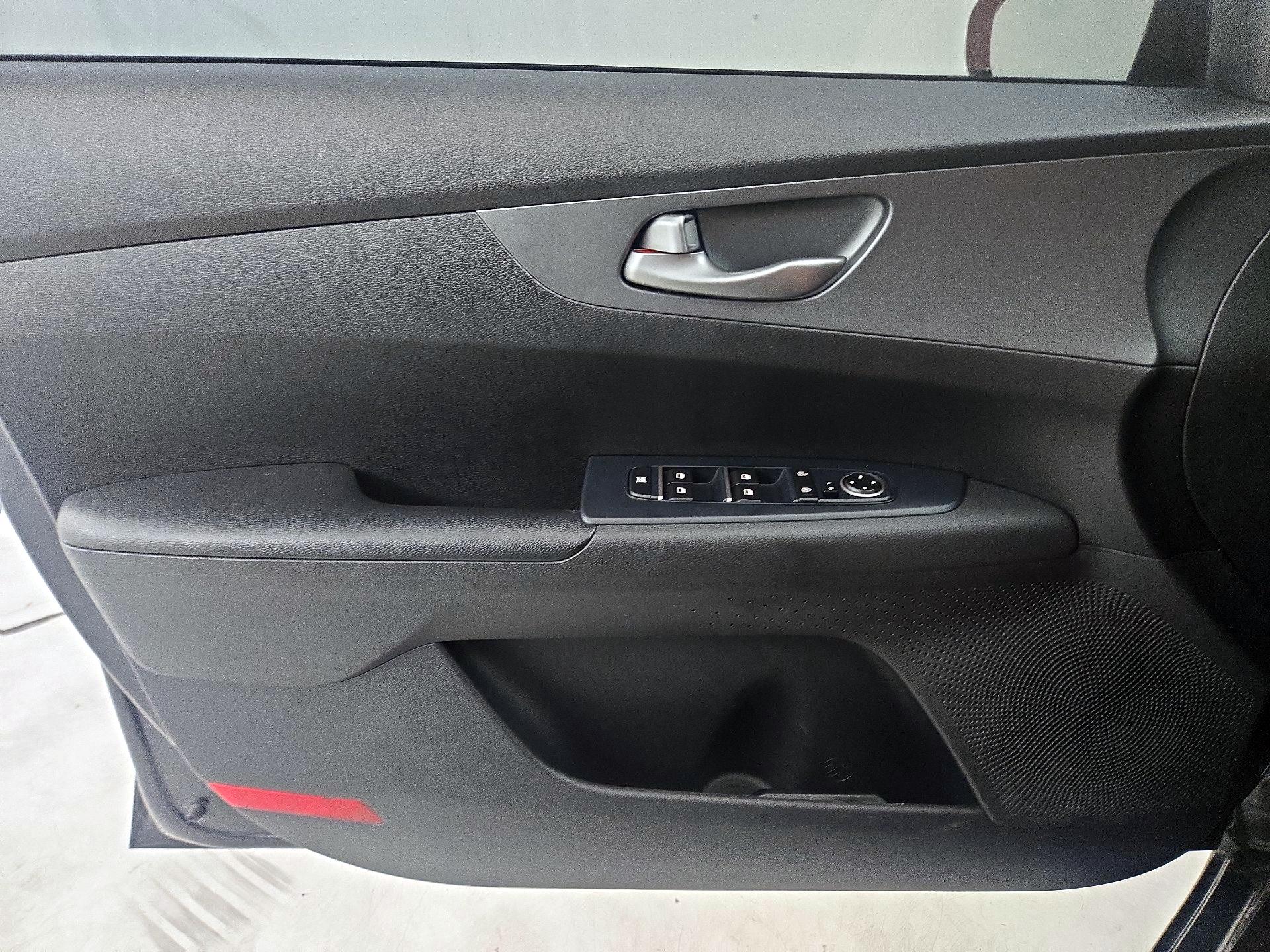 Thumbnail: 2020 Kia Forte - 12