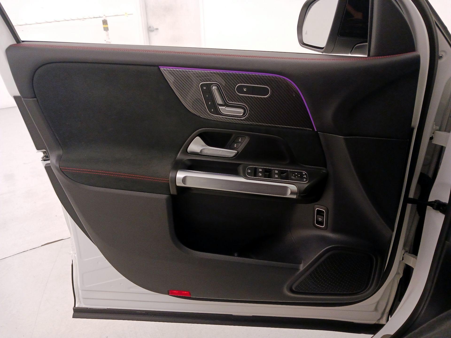 Thumbnail: 2023 Mercedes-Benz GLB - 12