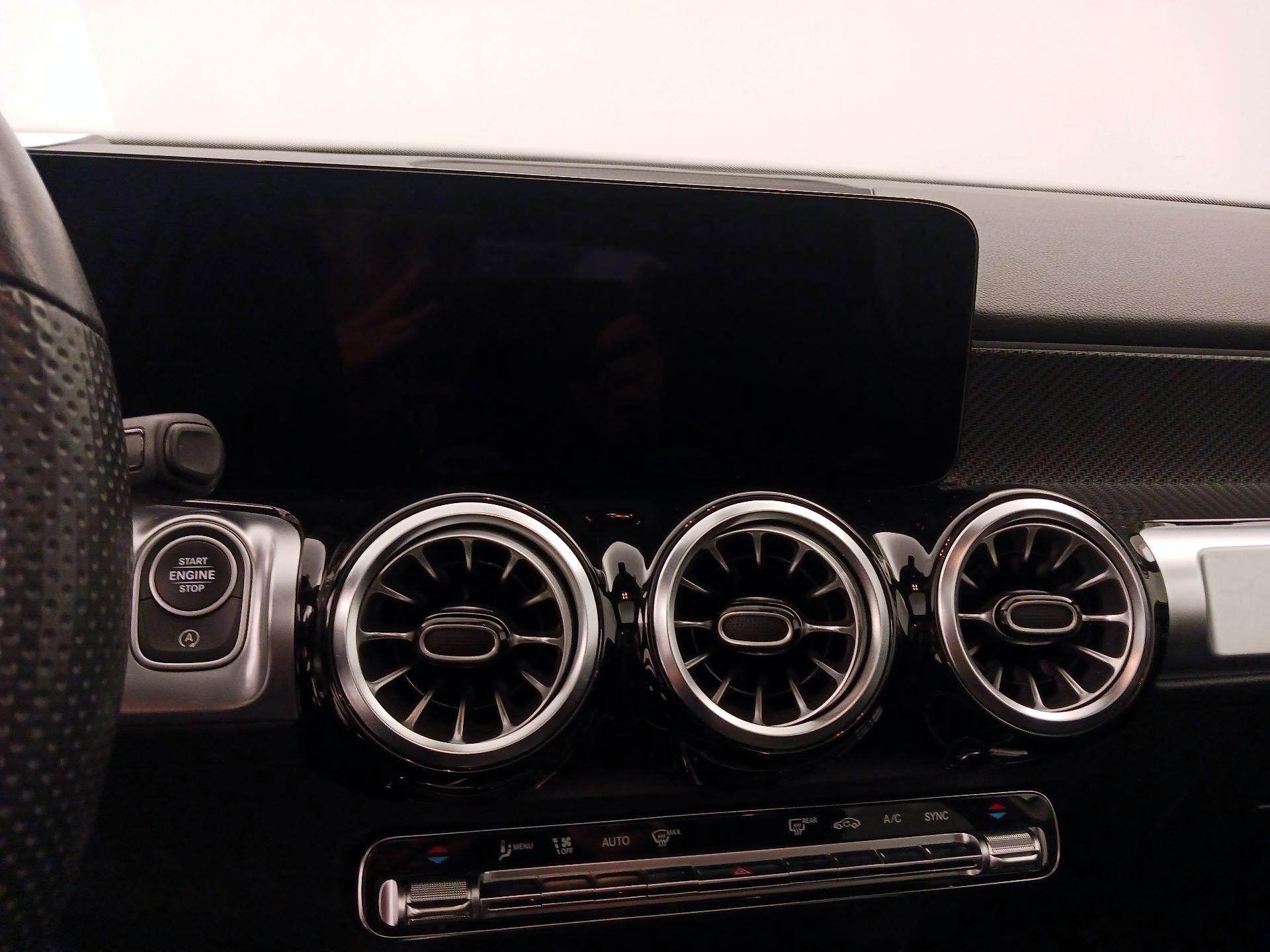 Thumbnail: 2023 Mercedes-Benz GLB - 16