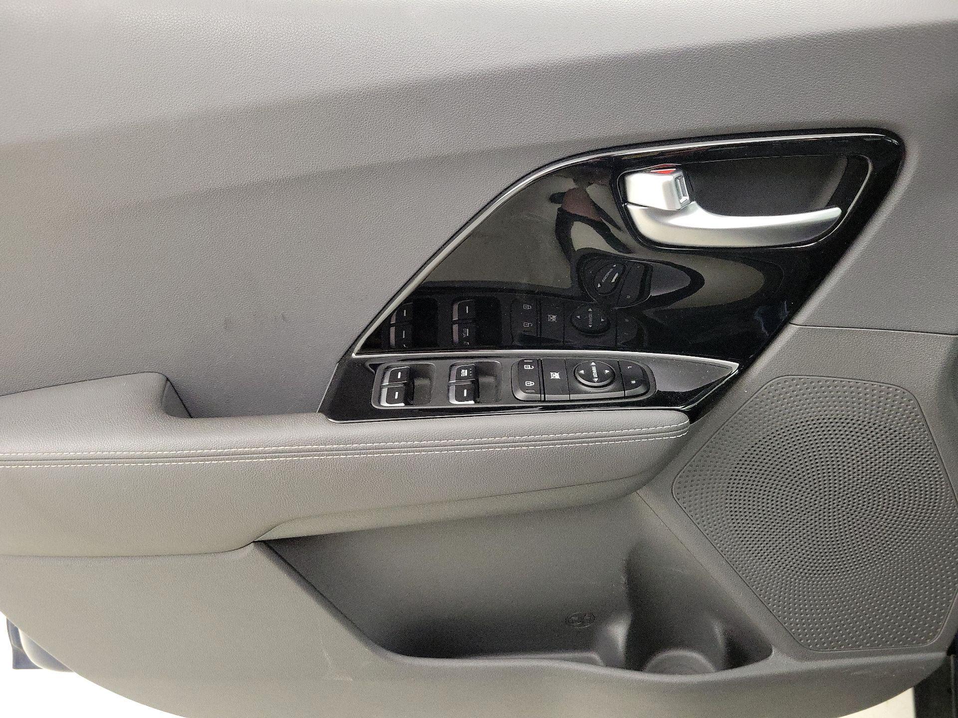 Thumbnail: 2021 Kia Niro - 12