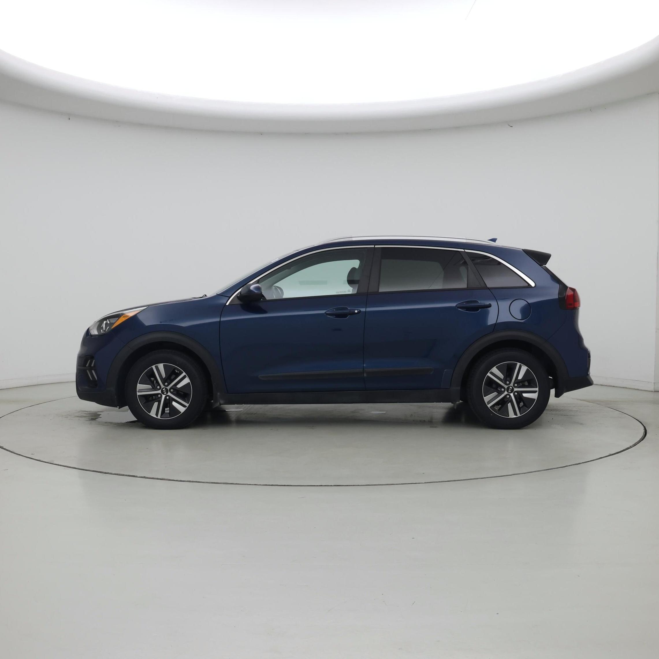 Thumbnail: 2021 Kia Niro - 3