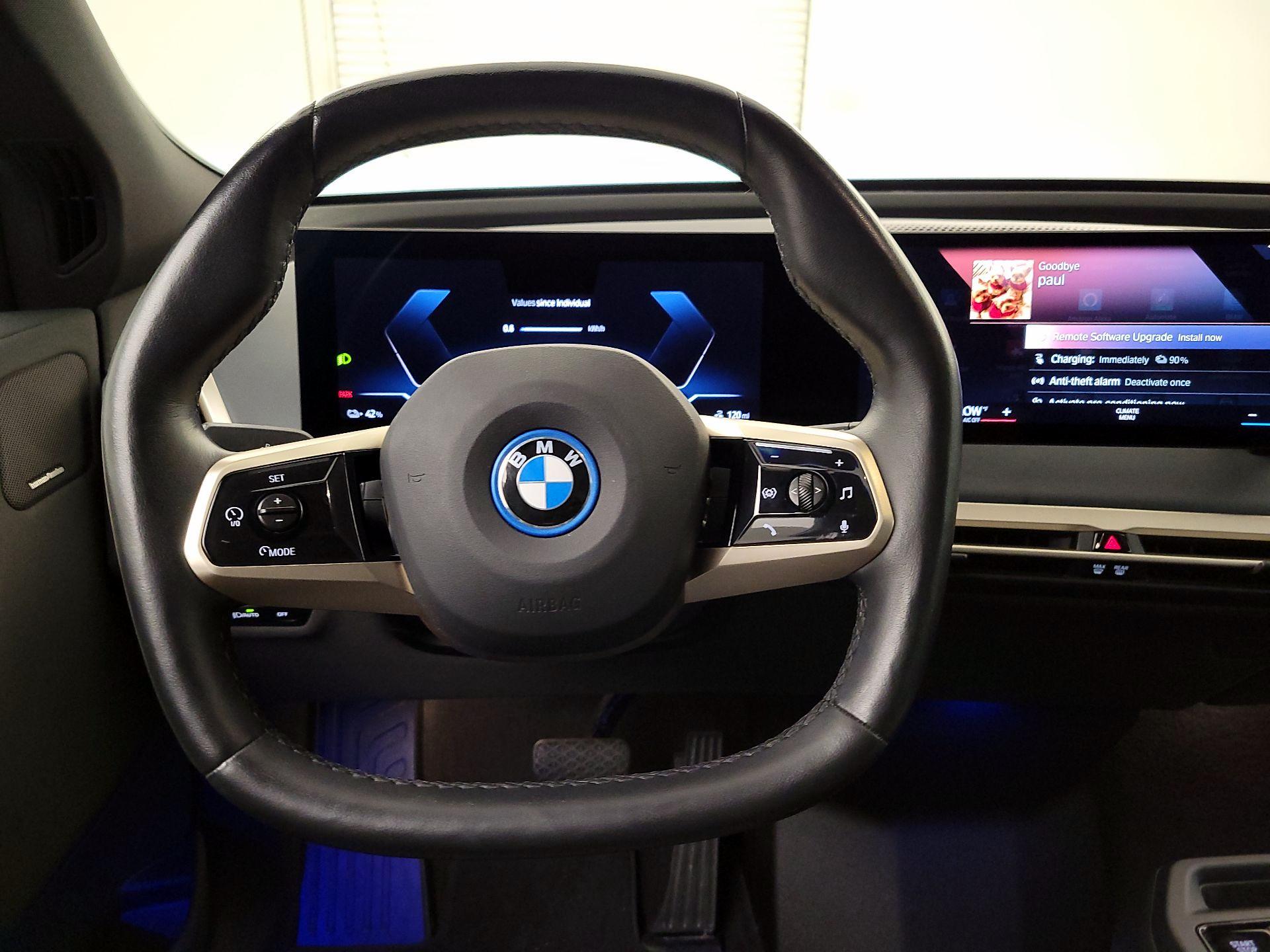 Thumbnail: 2023 BMW iX - 10