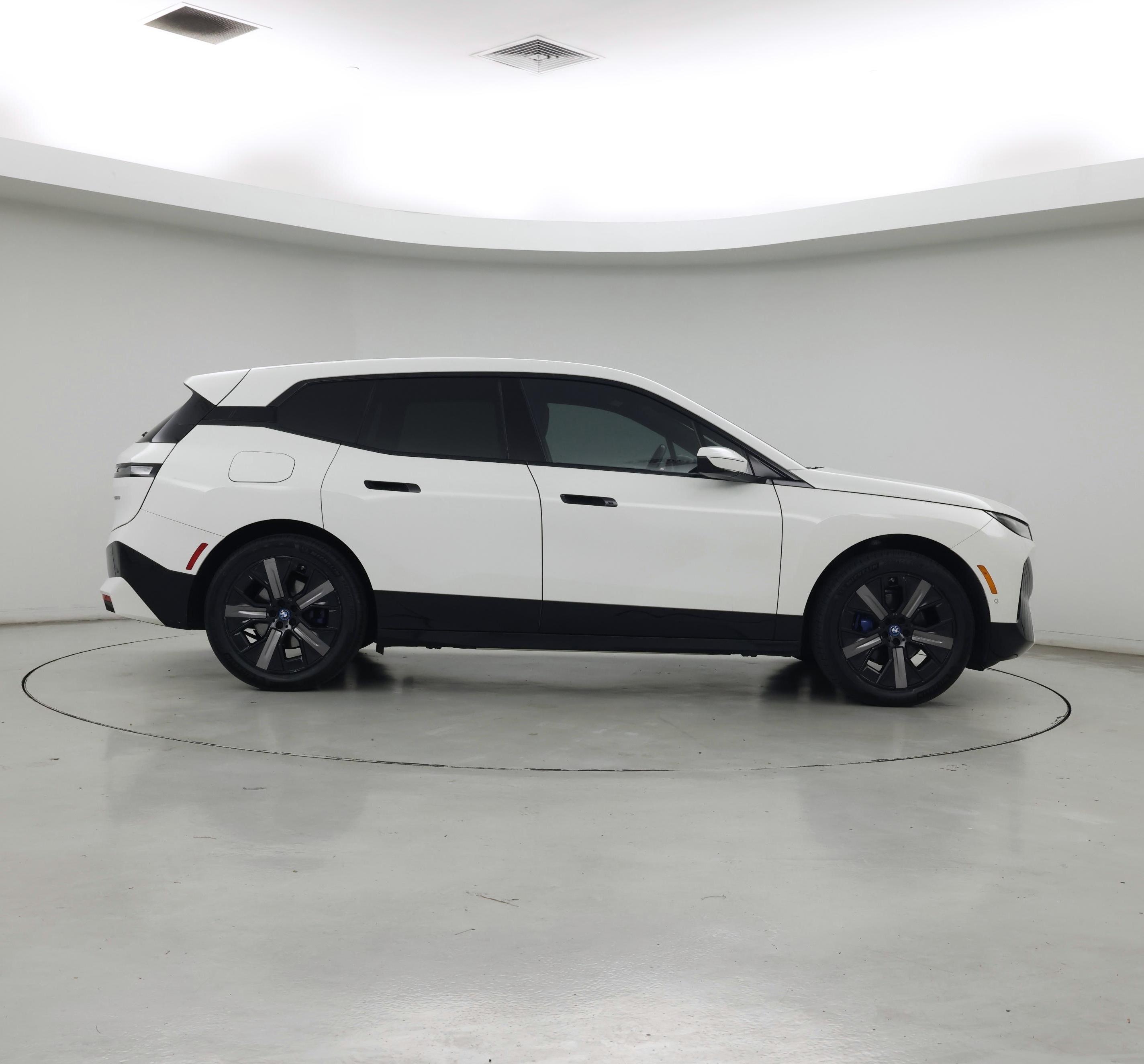 Thumbnail: 2023 BMW iX - 7