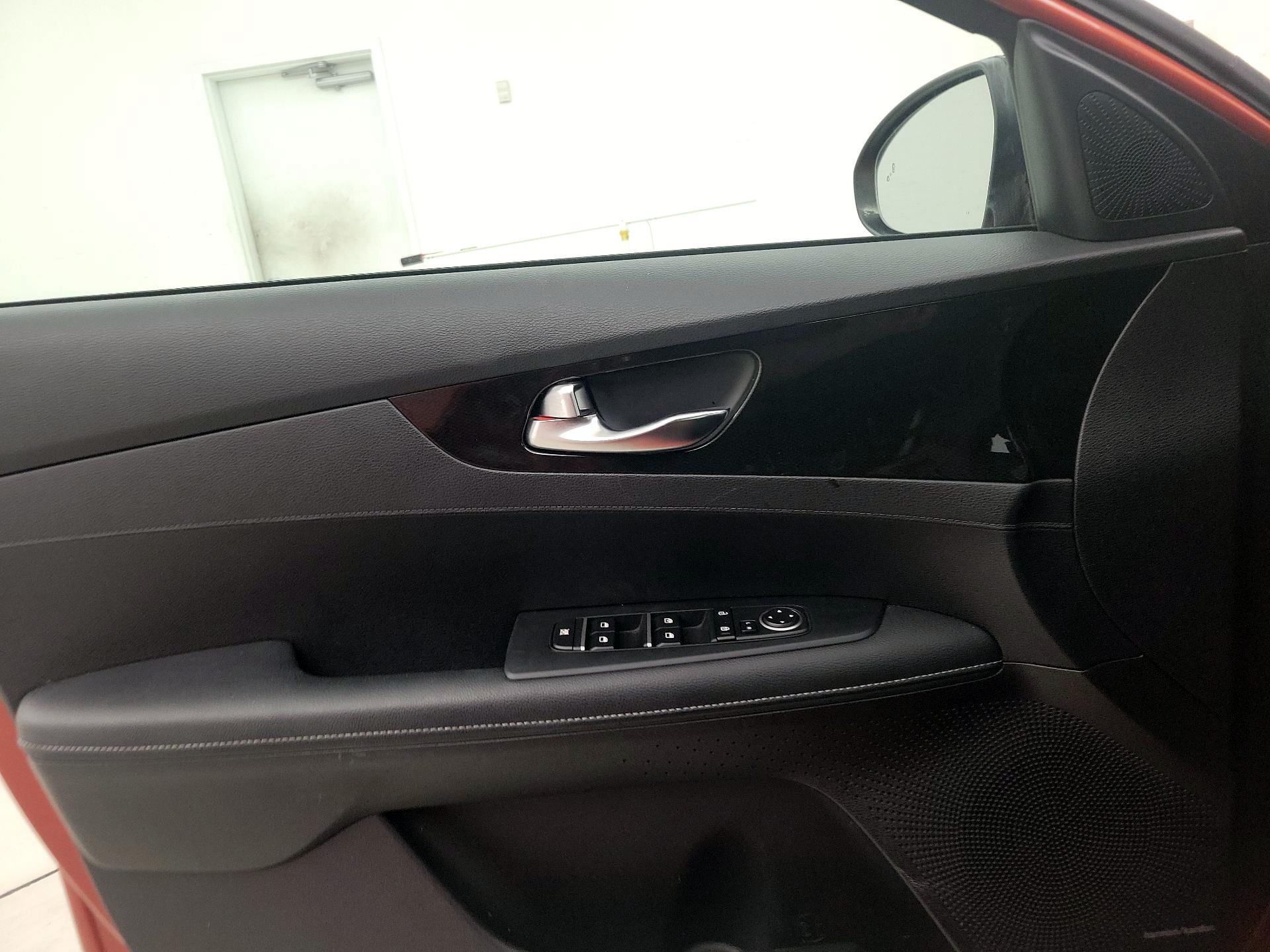 Thumbnail: 2021 Kia Forte - 12