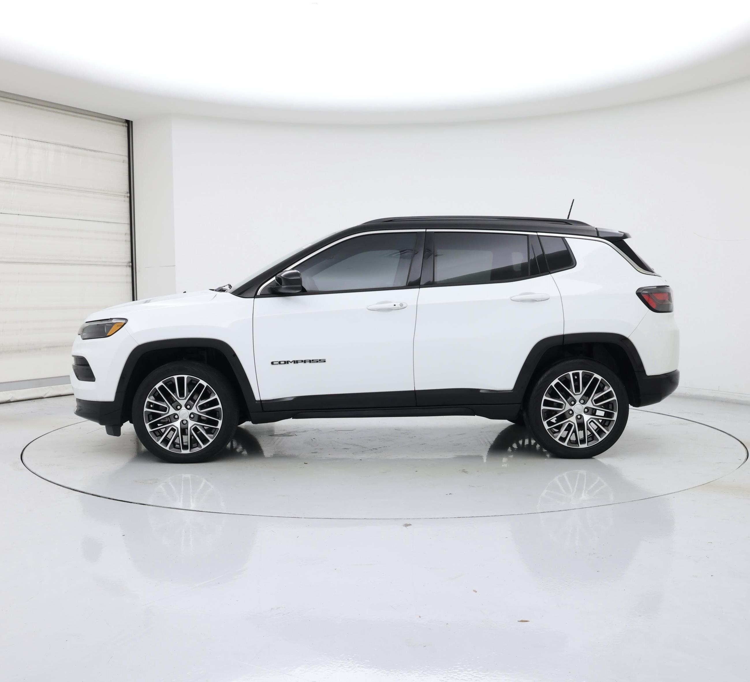 Thumbnail: 2022 Jeep Compass - 3