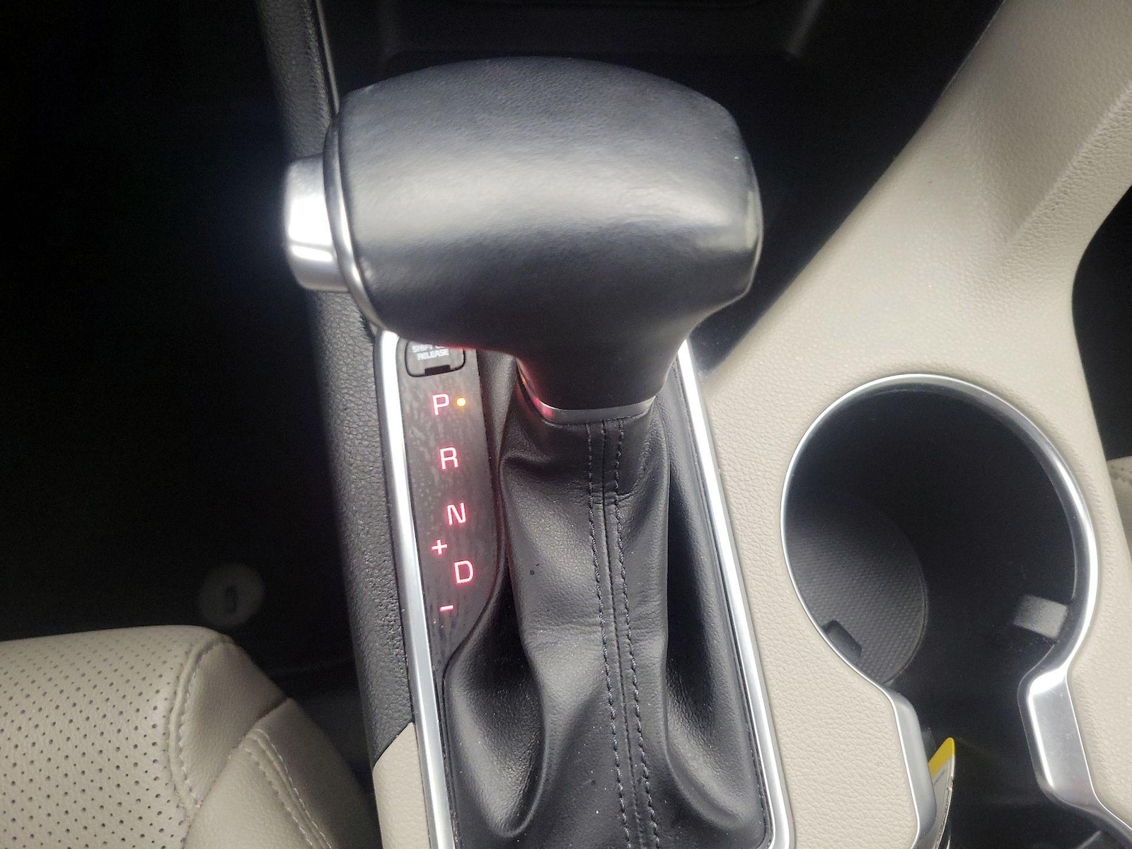 2020 Kia Sportage EX - Photo 18