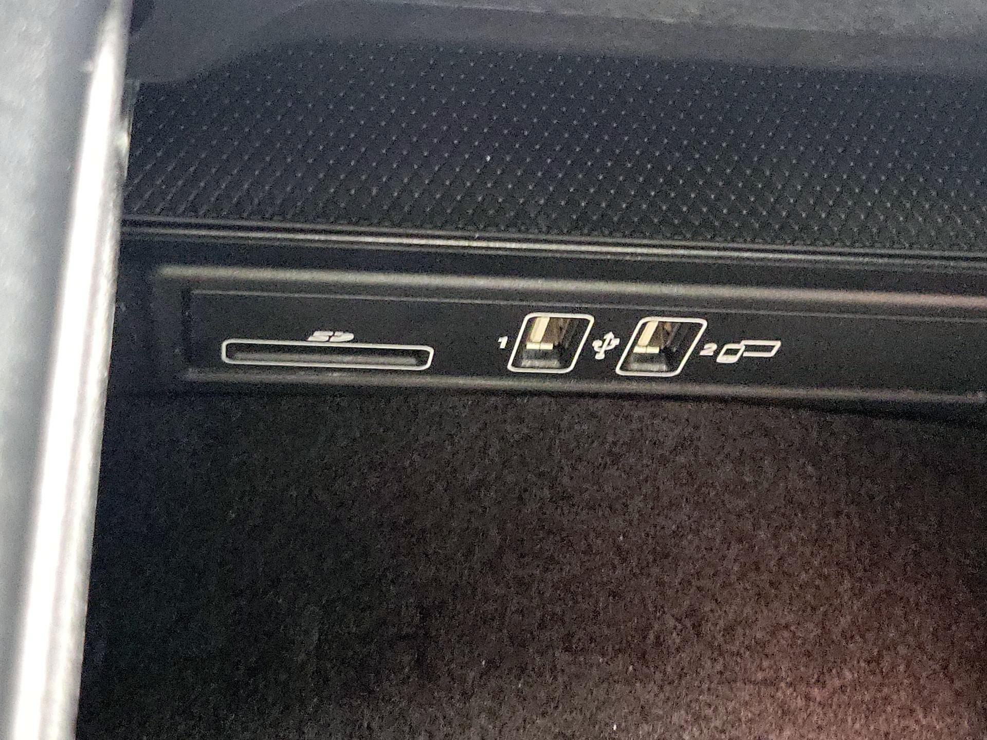 Thumbnail: 2020 Mercedes-Benz C-Class - 18