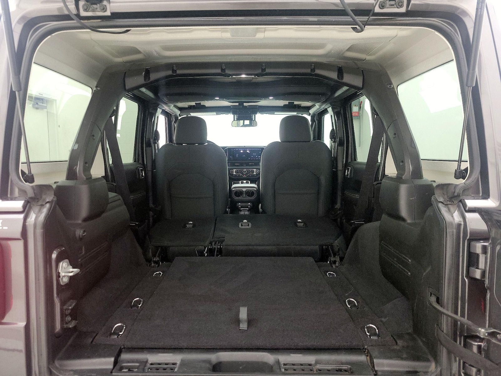 2025 Jeep Wrangler 4-Door Sahara - Photo 22
