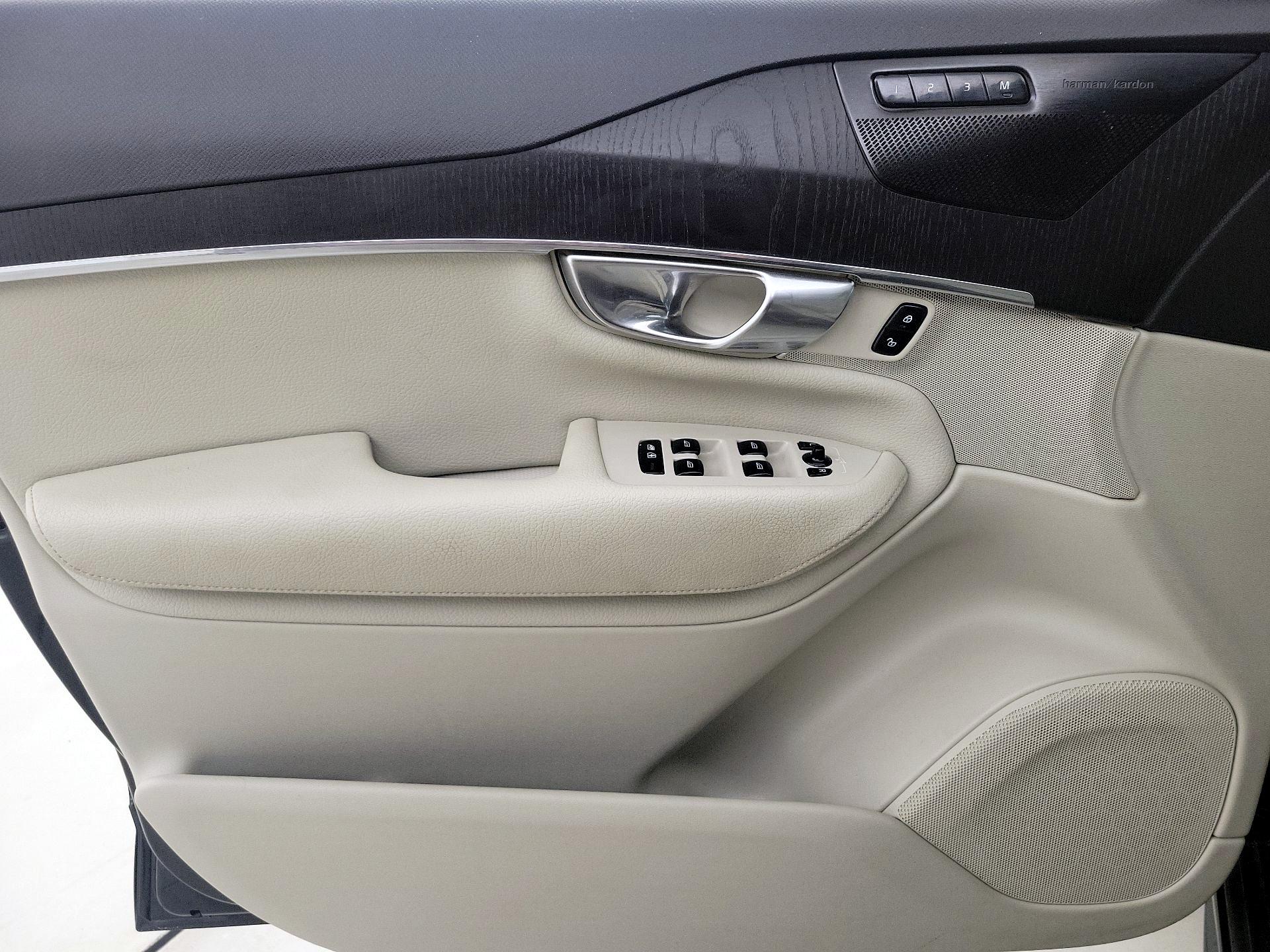 Thumbnail: 2020 Volvo XC90 - 12