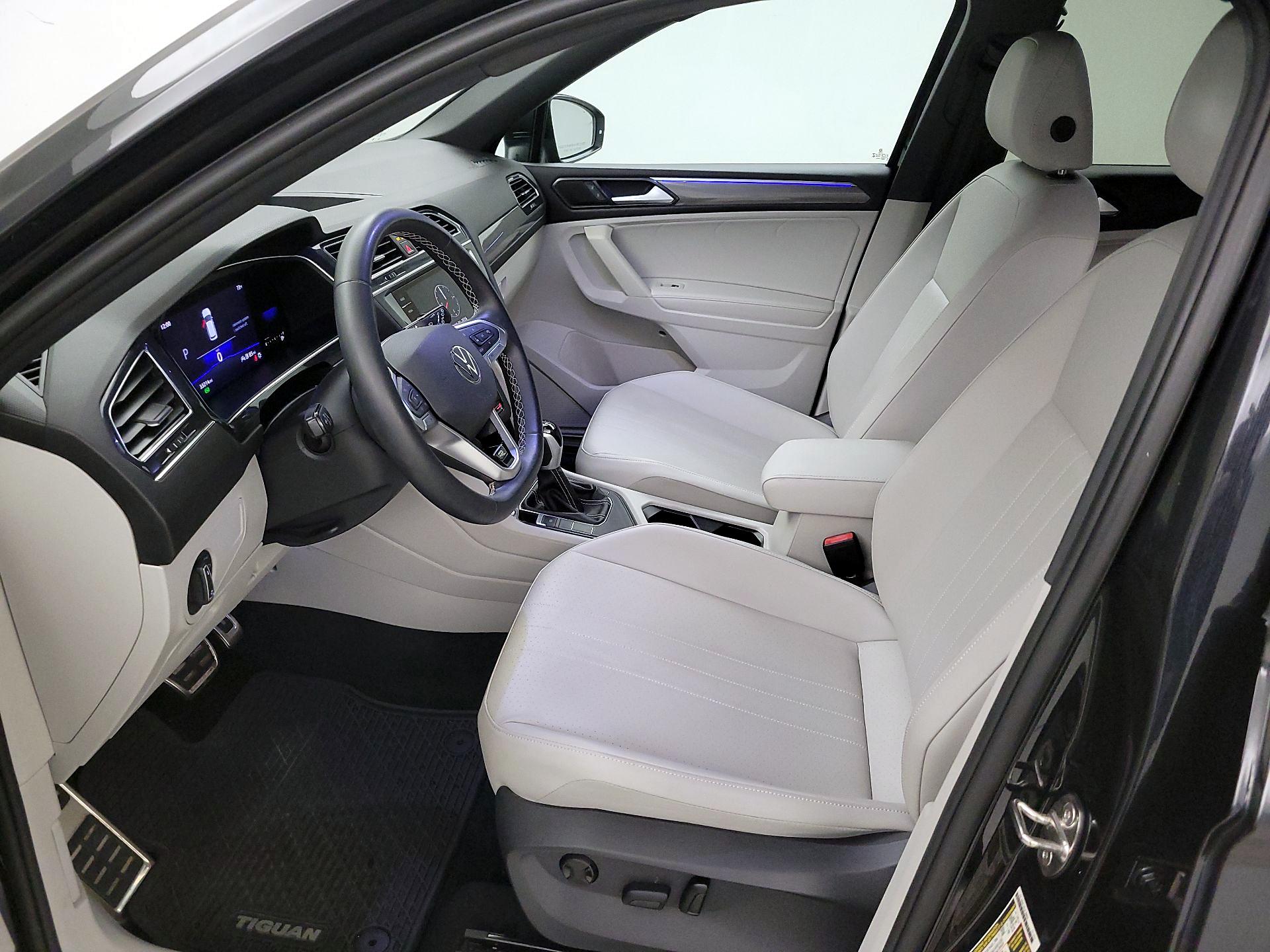 Thumbnail: 2023 Volkswagen Tiguan - 11
