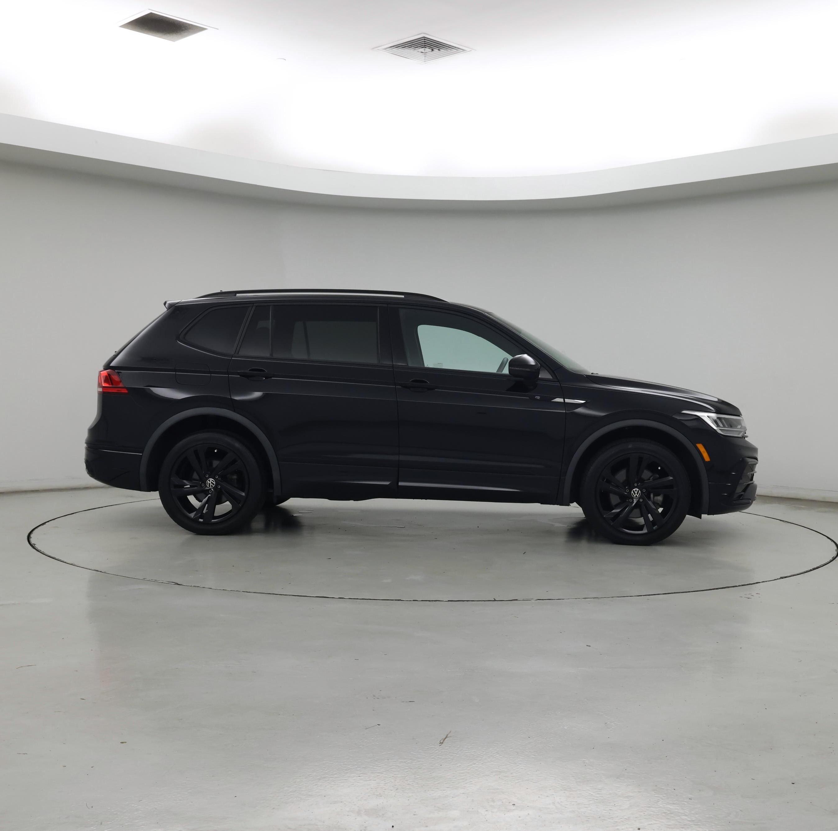 Thumbnail: 2023 Volkswagen Tiguan - 7